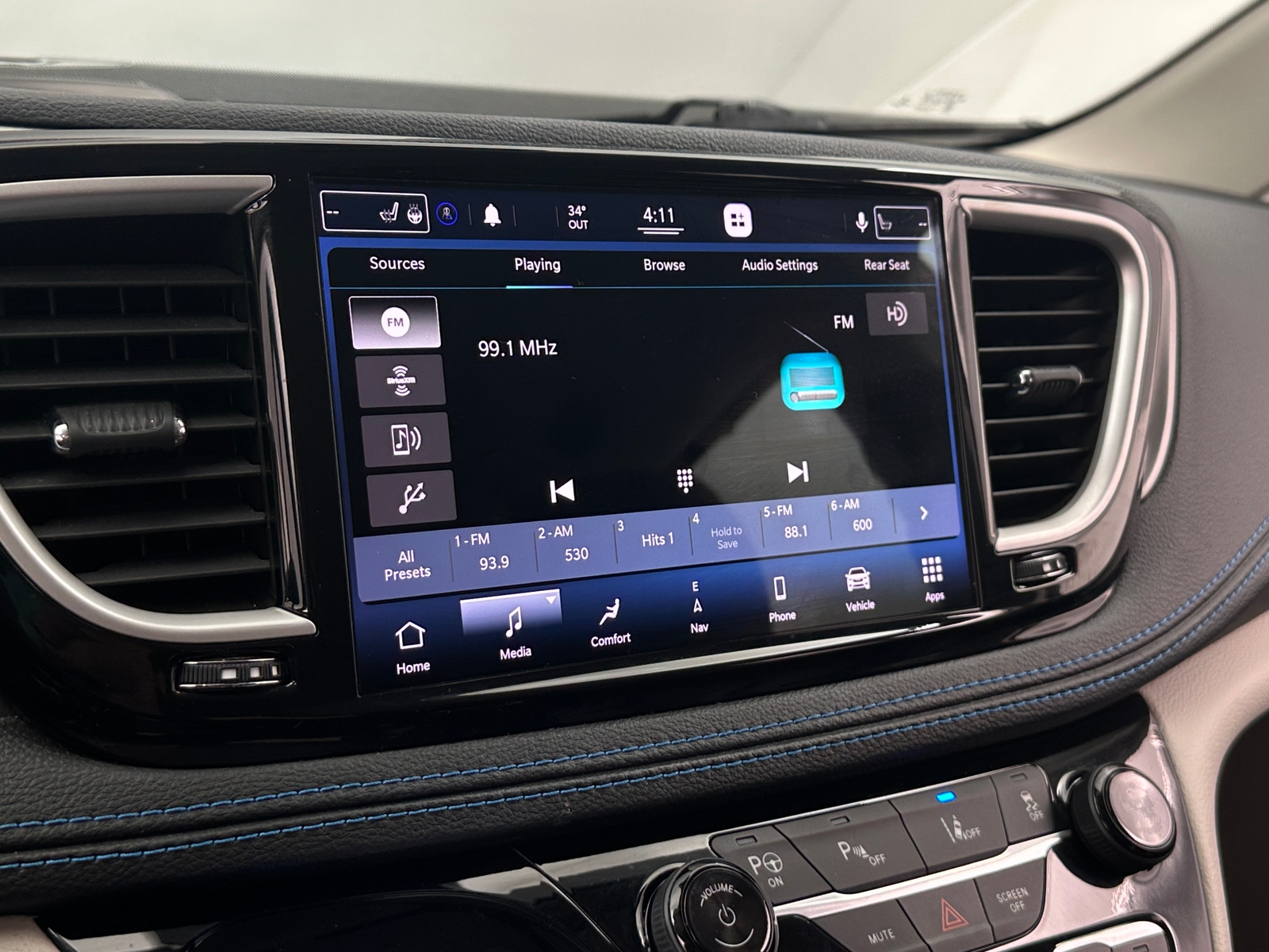 Thumbnail: 2021 Chrysler Pacifica - 3