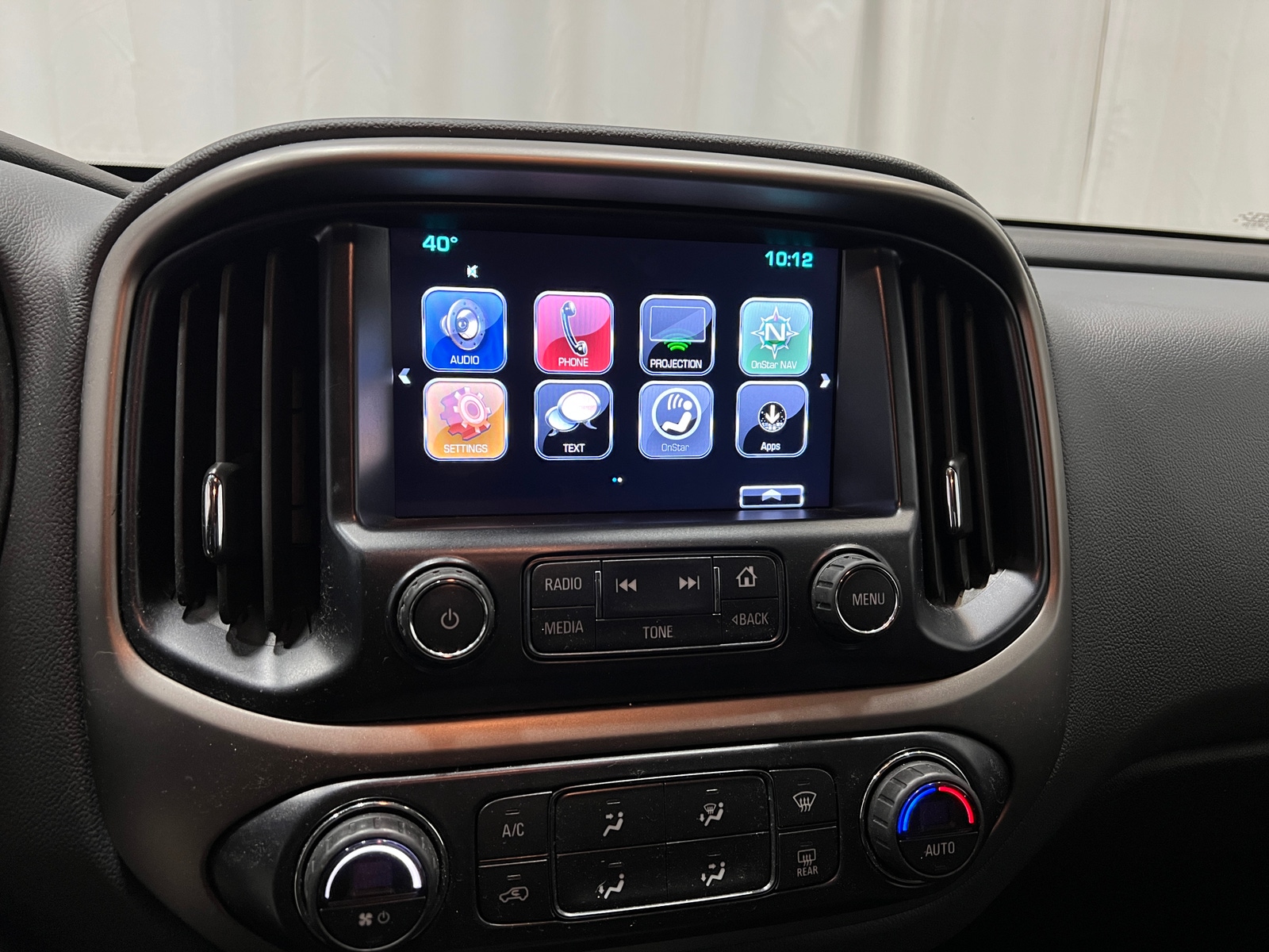 Thumbnail: 2017 Chevrolet Colorado - 3