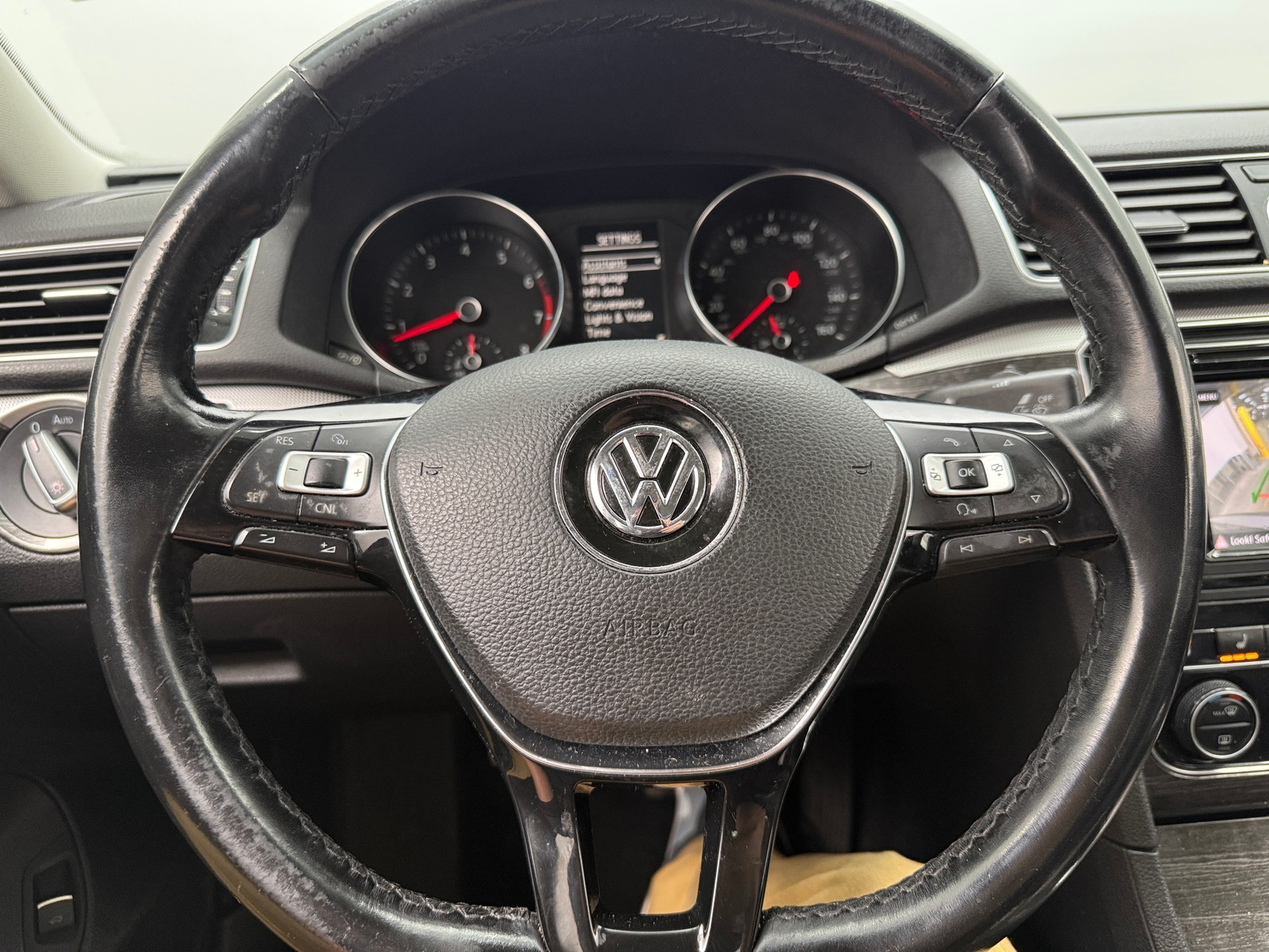 Thumbnail: 2017 Volkswagen Passat - 4