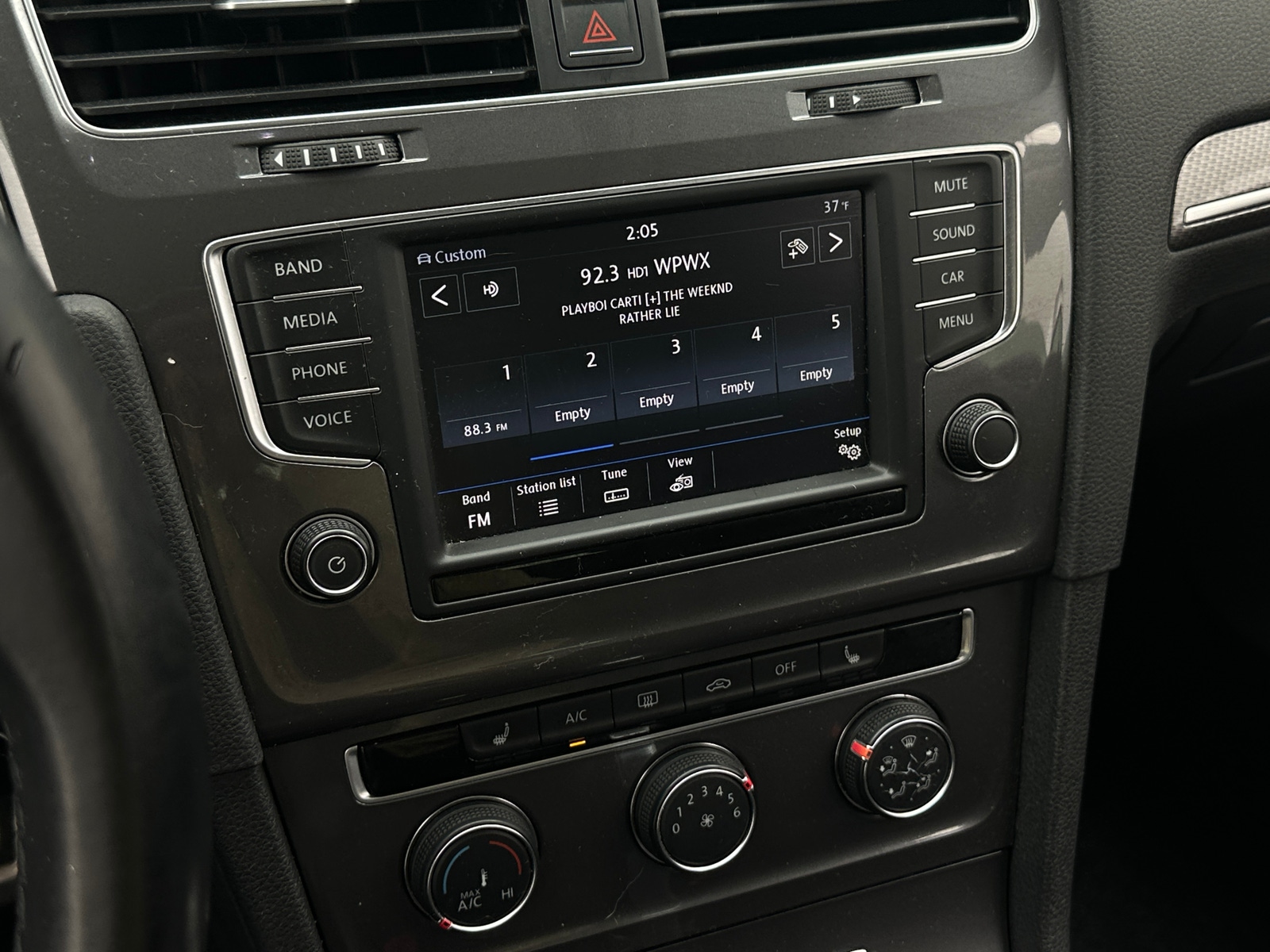 Thumbnail: 2017 Volkswagen Golf - 3