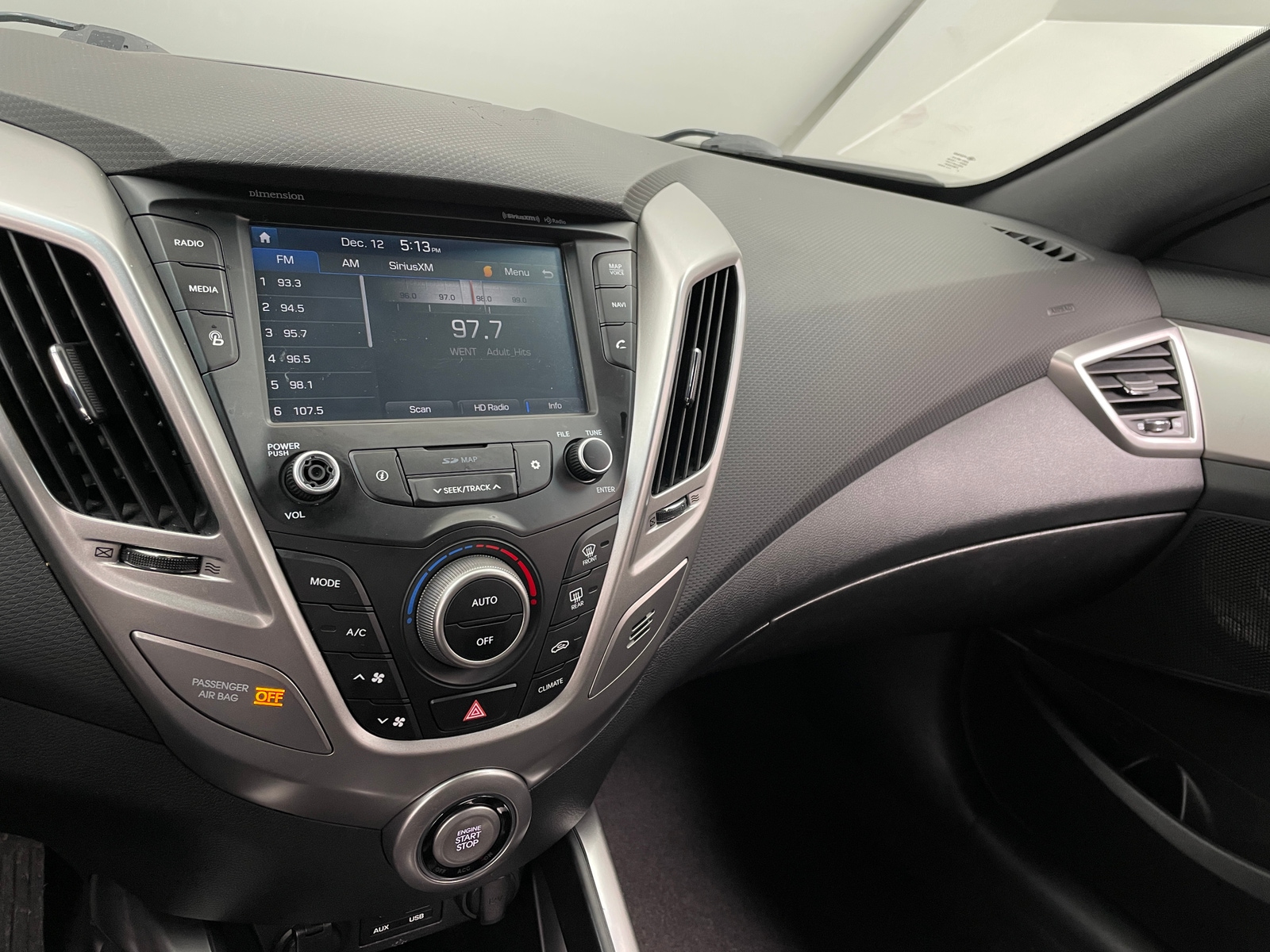 Thumbnail: 2017 Hyundai Veloster - 3