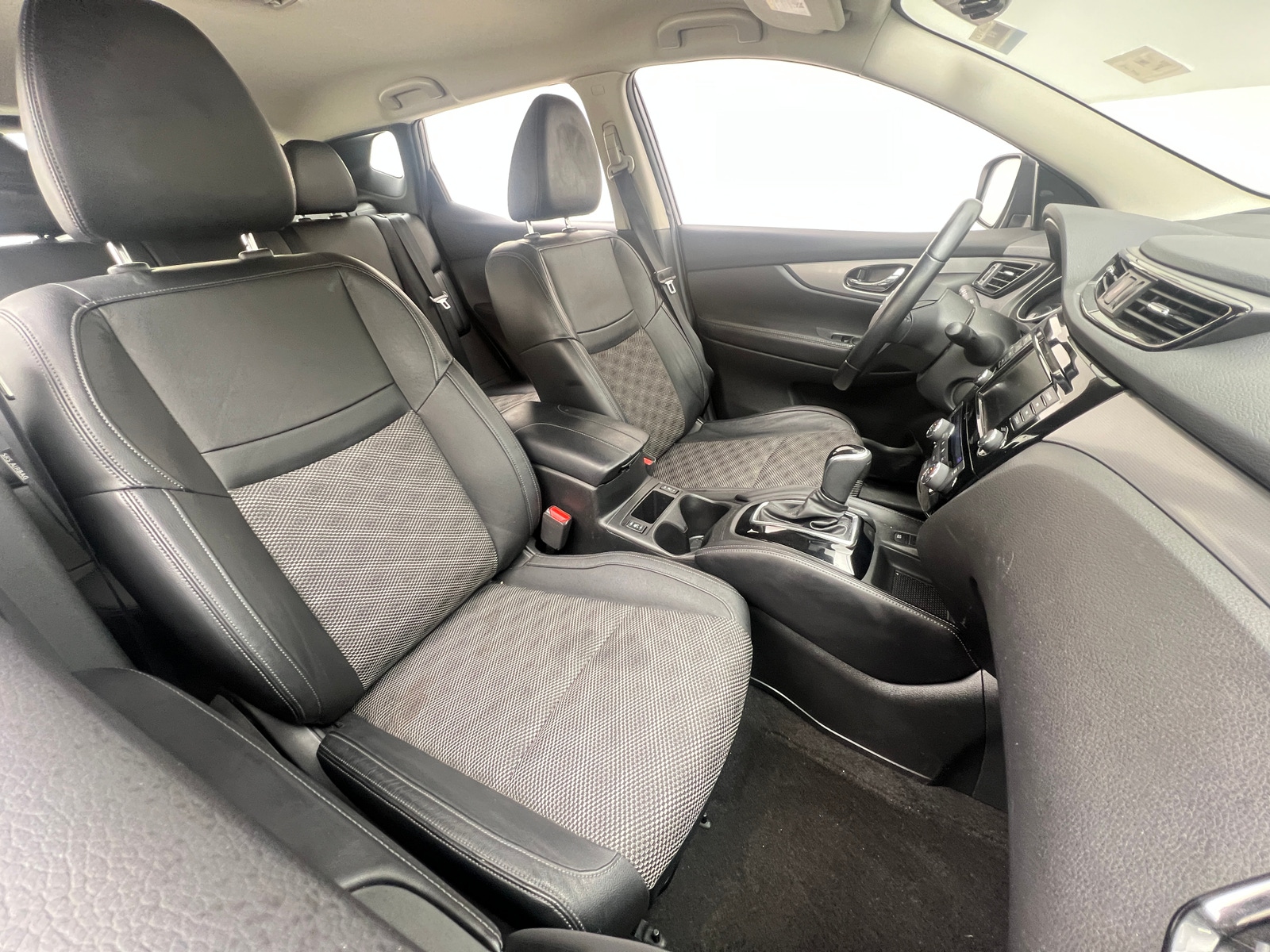 Thumbnail: 2020 Nissan Rogue Sport - 2