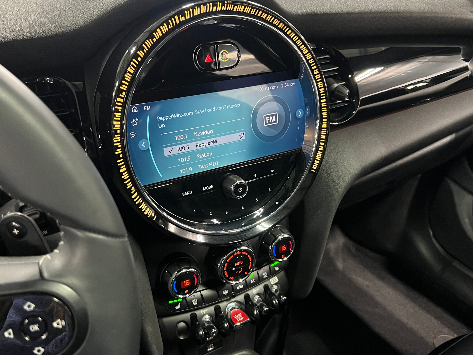 Thumbnail: 2023 MINI Cooper Hardtop - 3