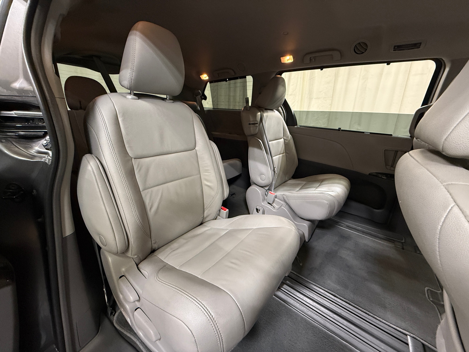 Thumbnail: 2019 Toyota Sienna - 5