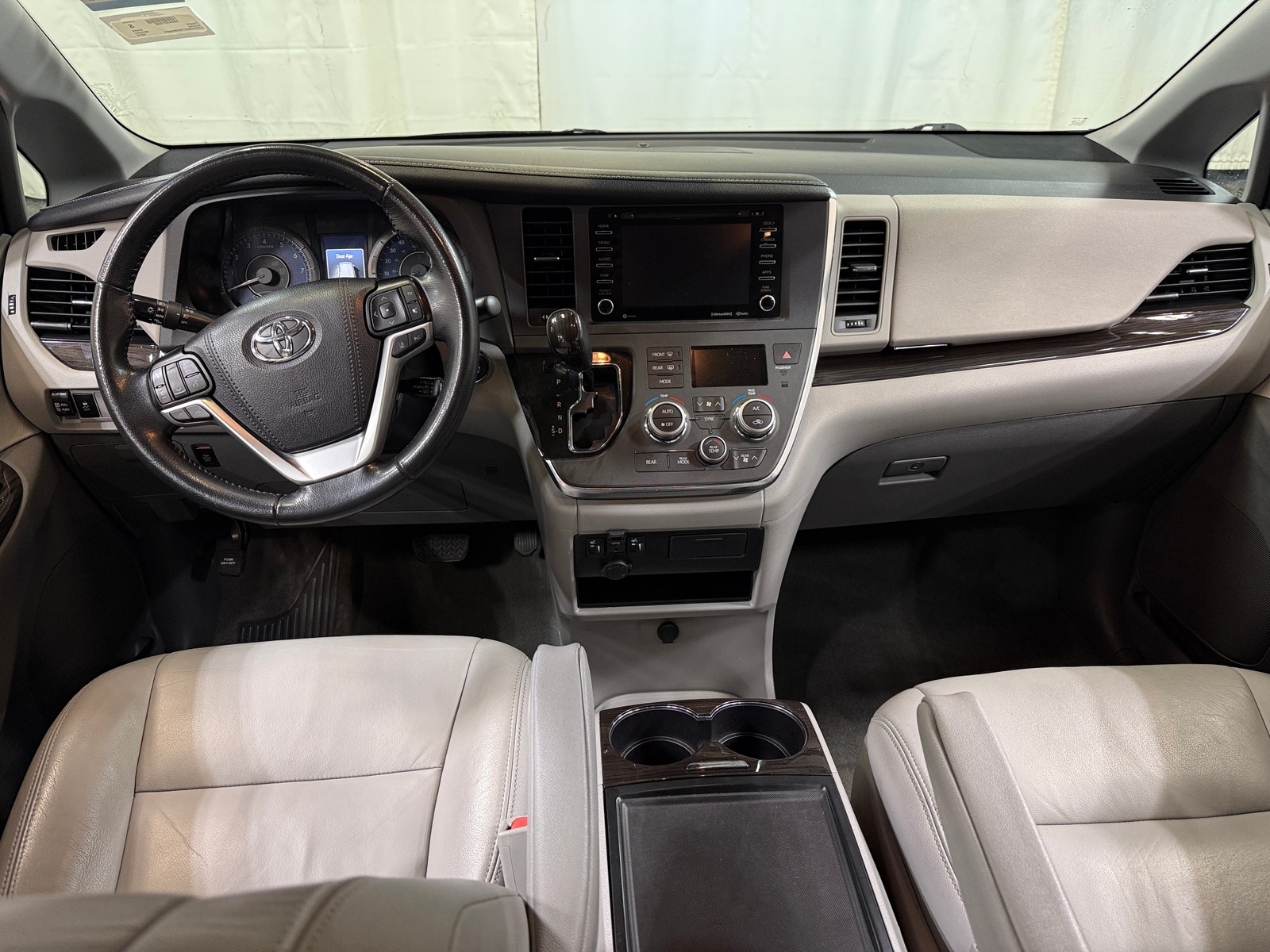 Thumbnail: 2019 Toyota Sienna - 2