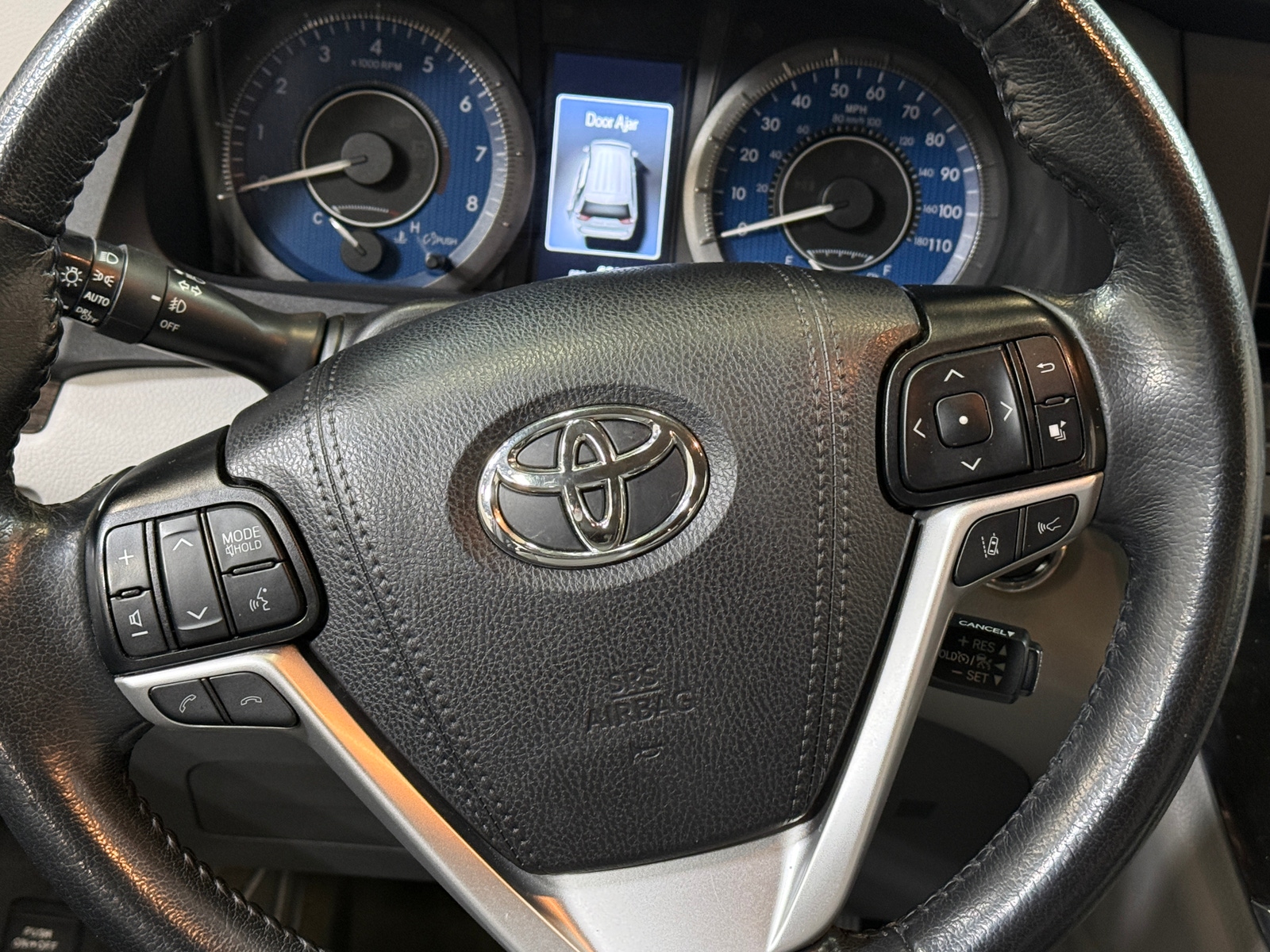 Thumbnail: 2019 Toyota Sienna - 4