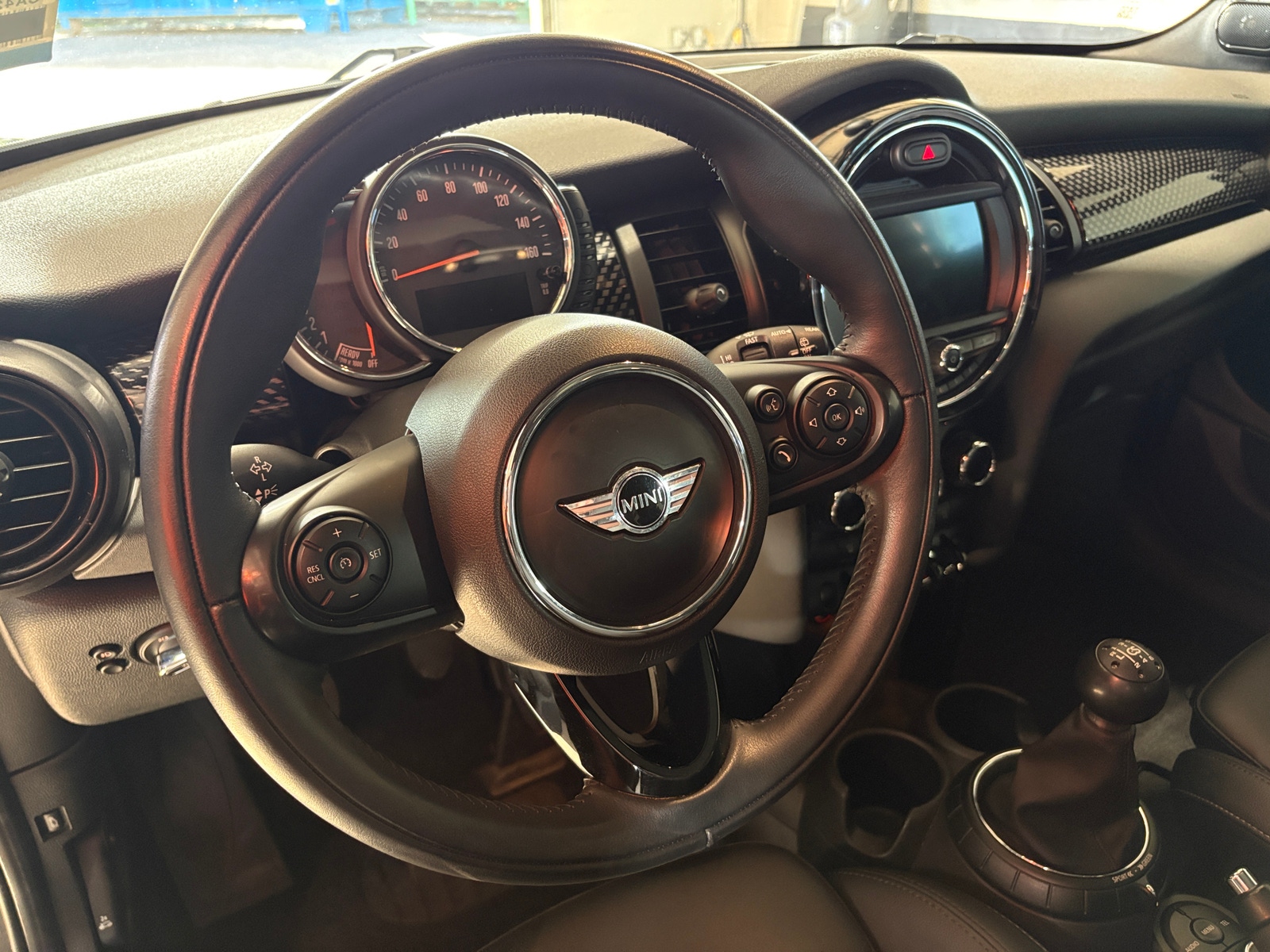 Thumbnail: 2017 MINI Cooper Hardtop - 4