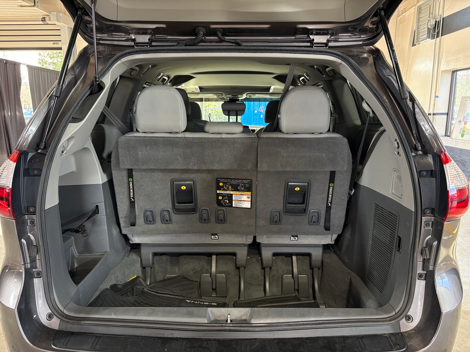 Thumbnail: 2020 Toyota Sienna - 6