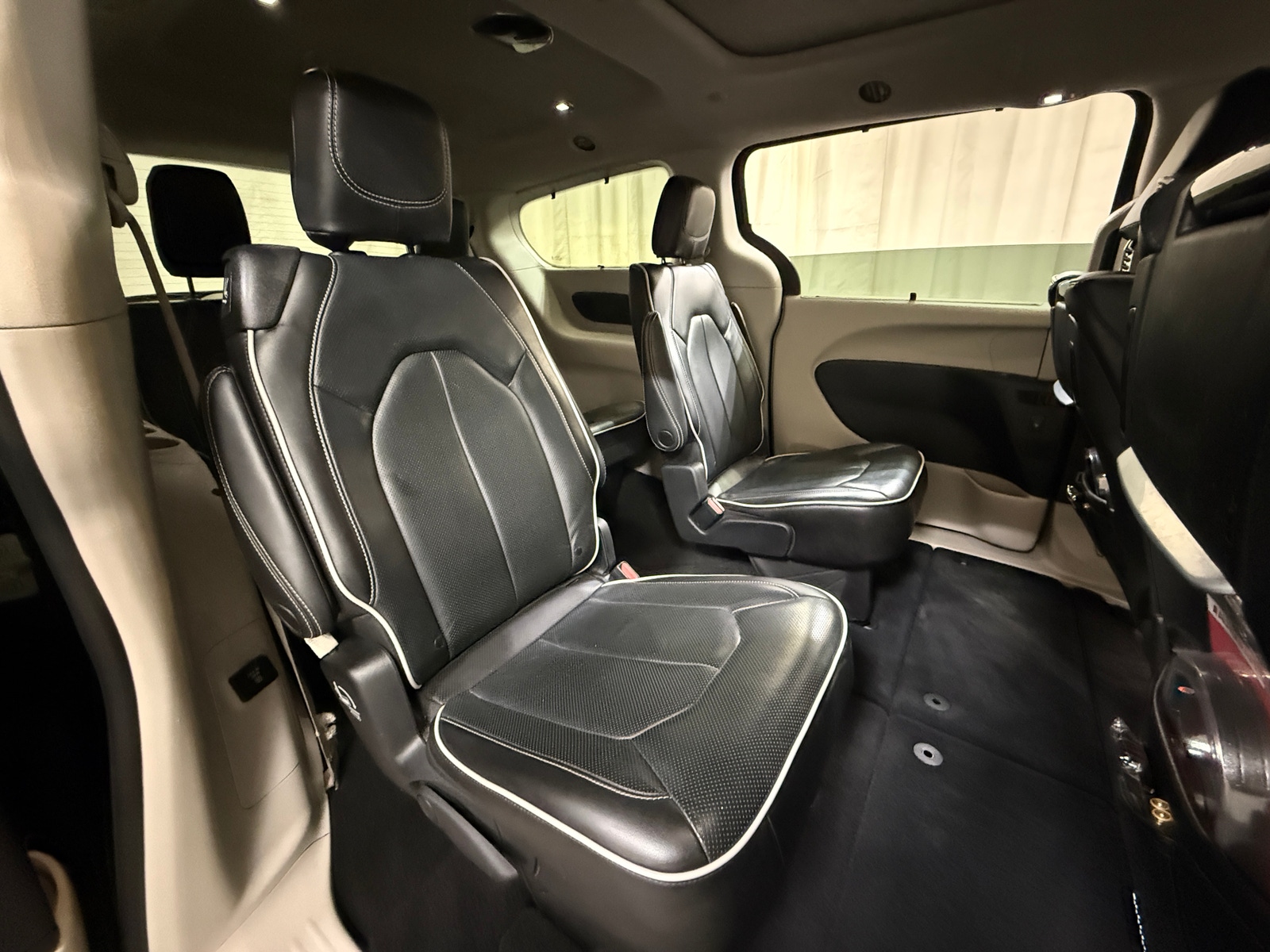 Thumbnail: 2022 Chrysler Pacifica - 5