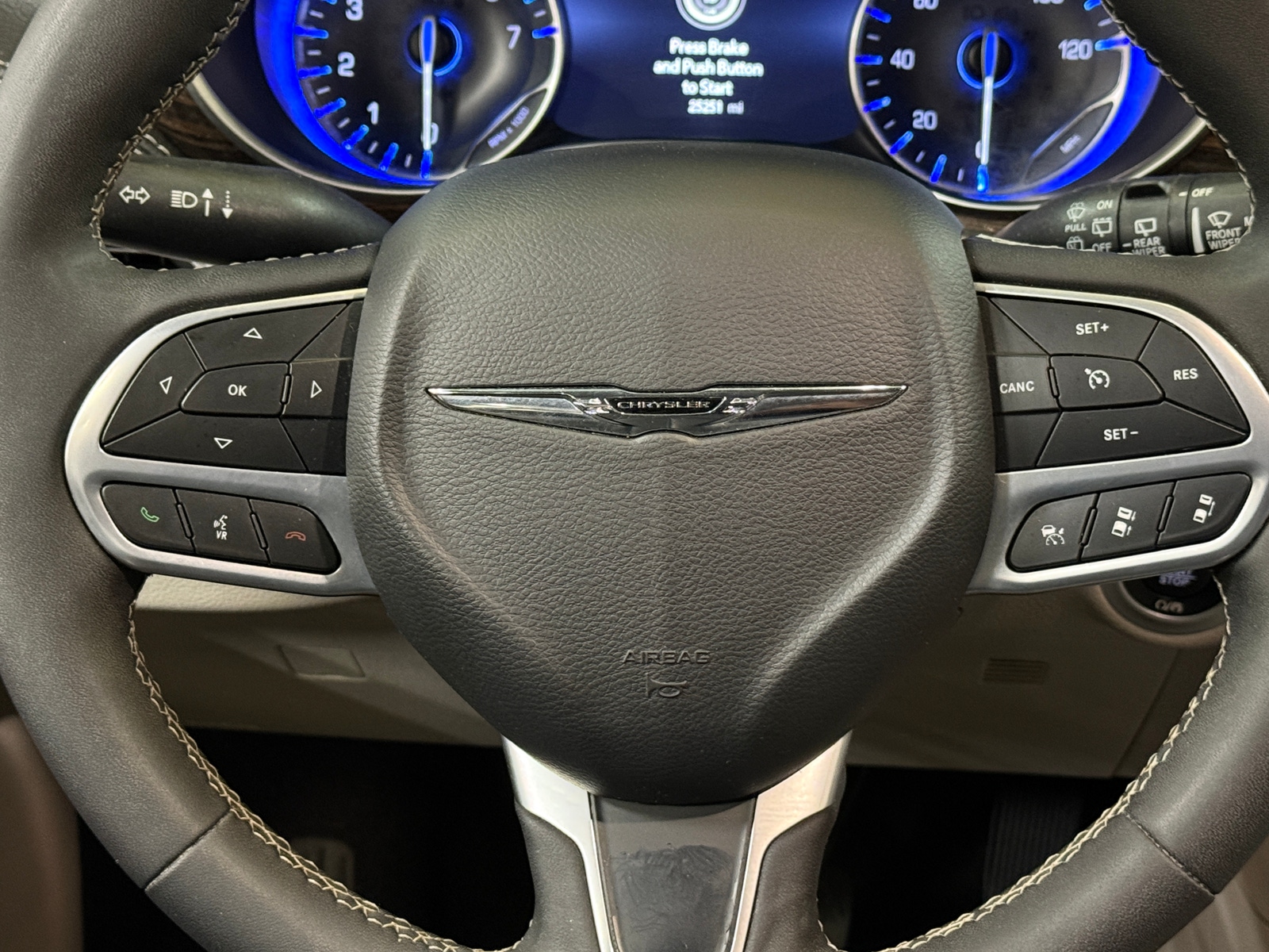 Thumbnail: 2022 Chrysler Pacifica - 4