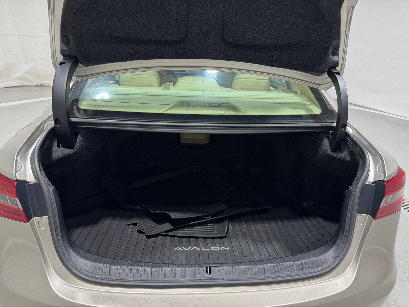 Thumbnail: 2016 Toyota Avalon - 6