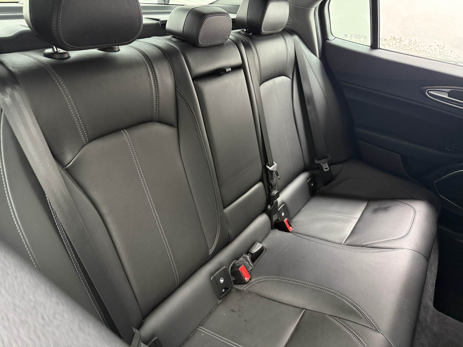 Thumbnail: 2021 Alfa Romeo Giulia - 5