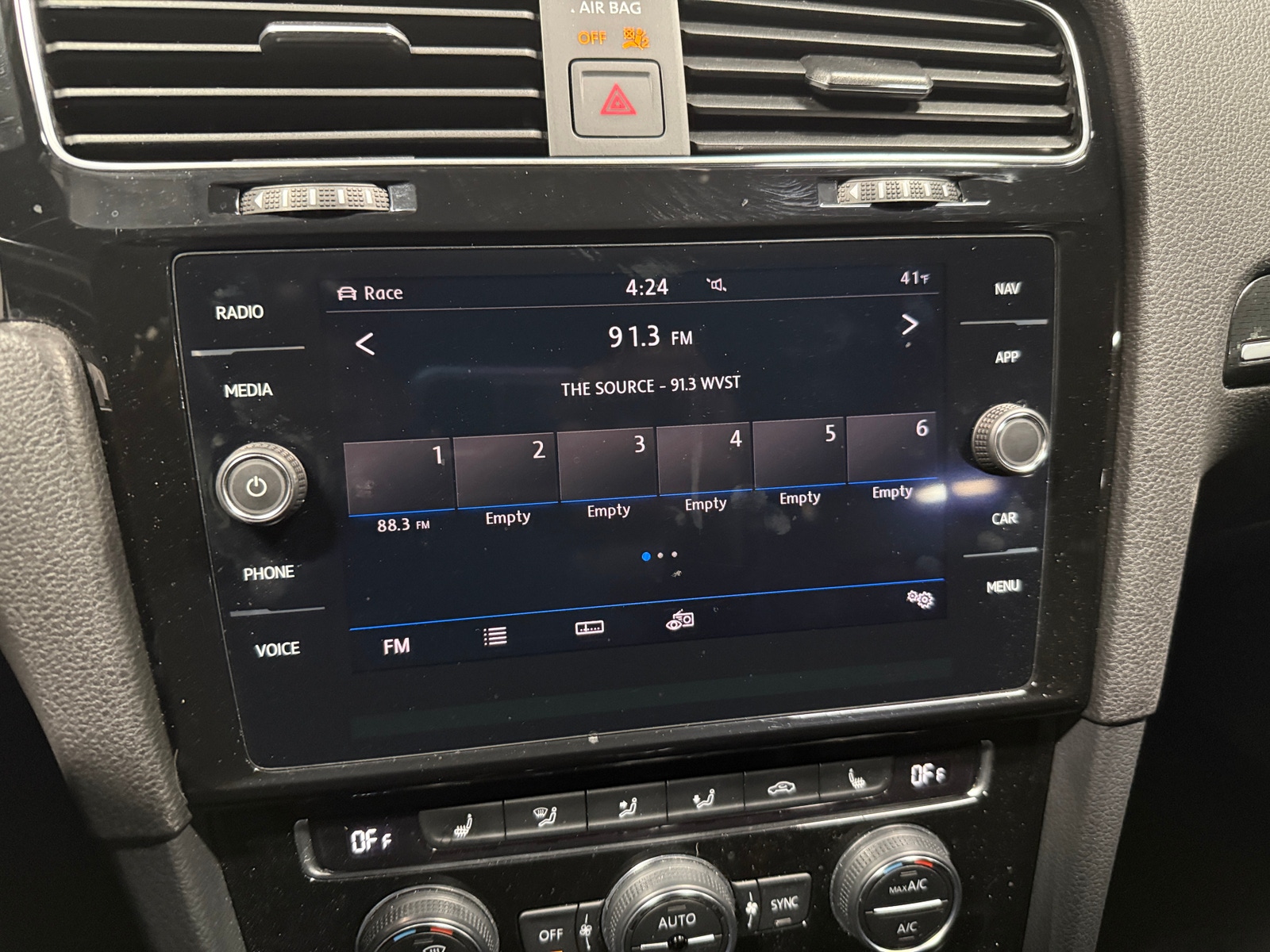 Thumbnail: 2019 Volkswagen Golf - 3