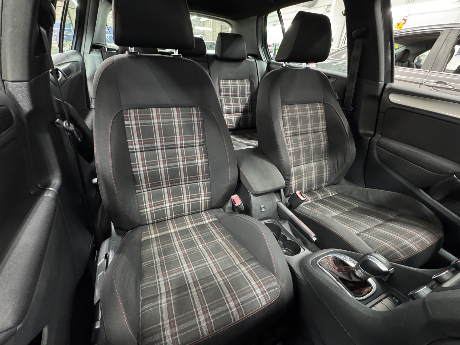 Thumbnail: 2011 Volkswagen Golf - 2