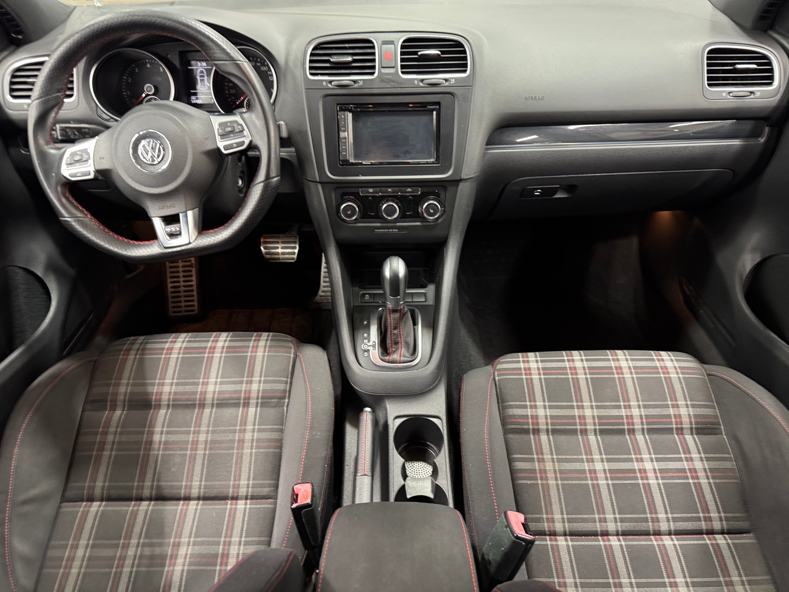 Thumbnail: 2011 Volkswagen Golf - 3