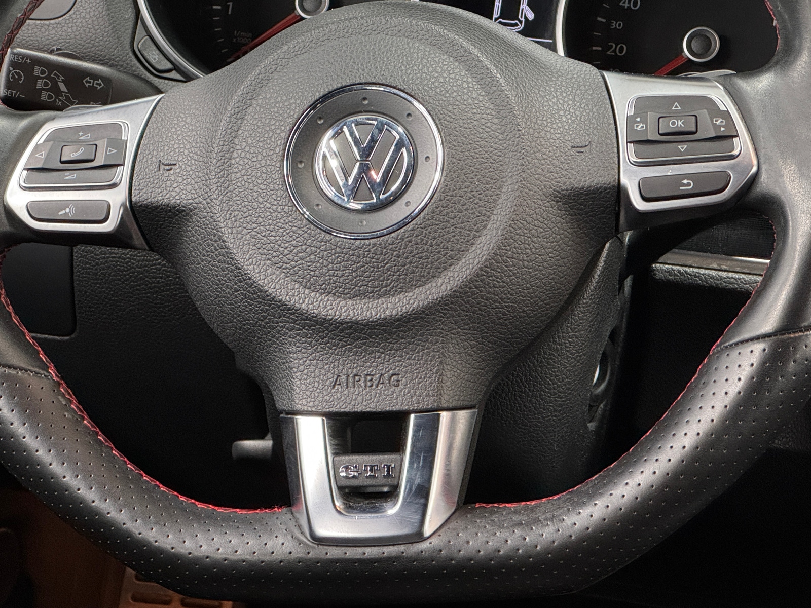 Thumbnail: 2011 Volkswagen Golf - 5