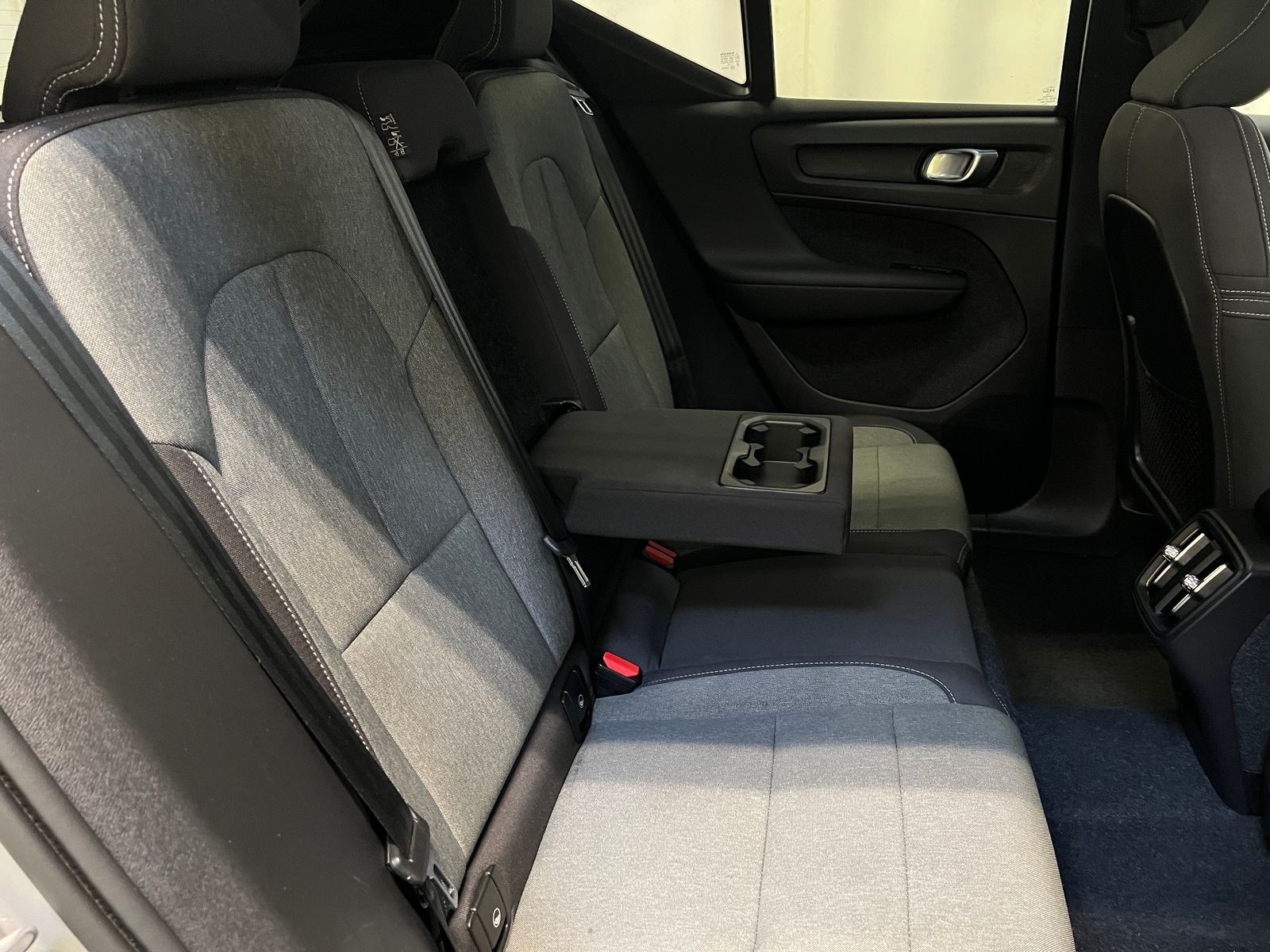 Thumbnail: 2024 Volvo XC40 - 6