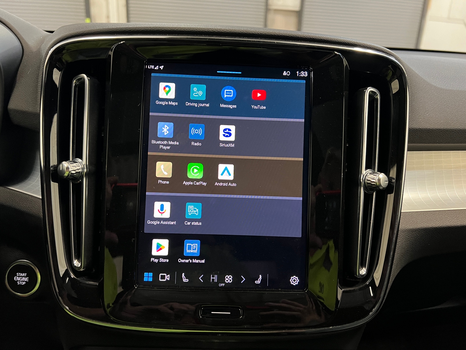 Thumbnail: 2024 Volvo XC40 - 4