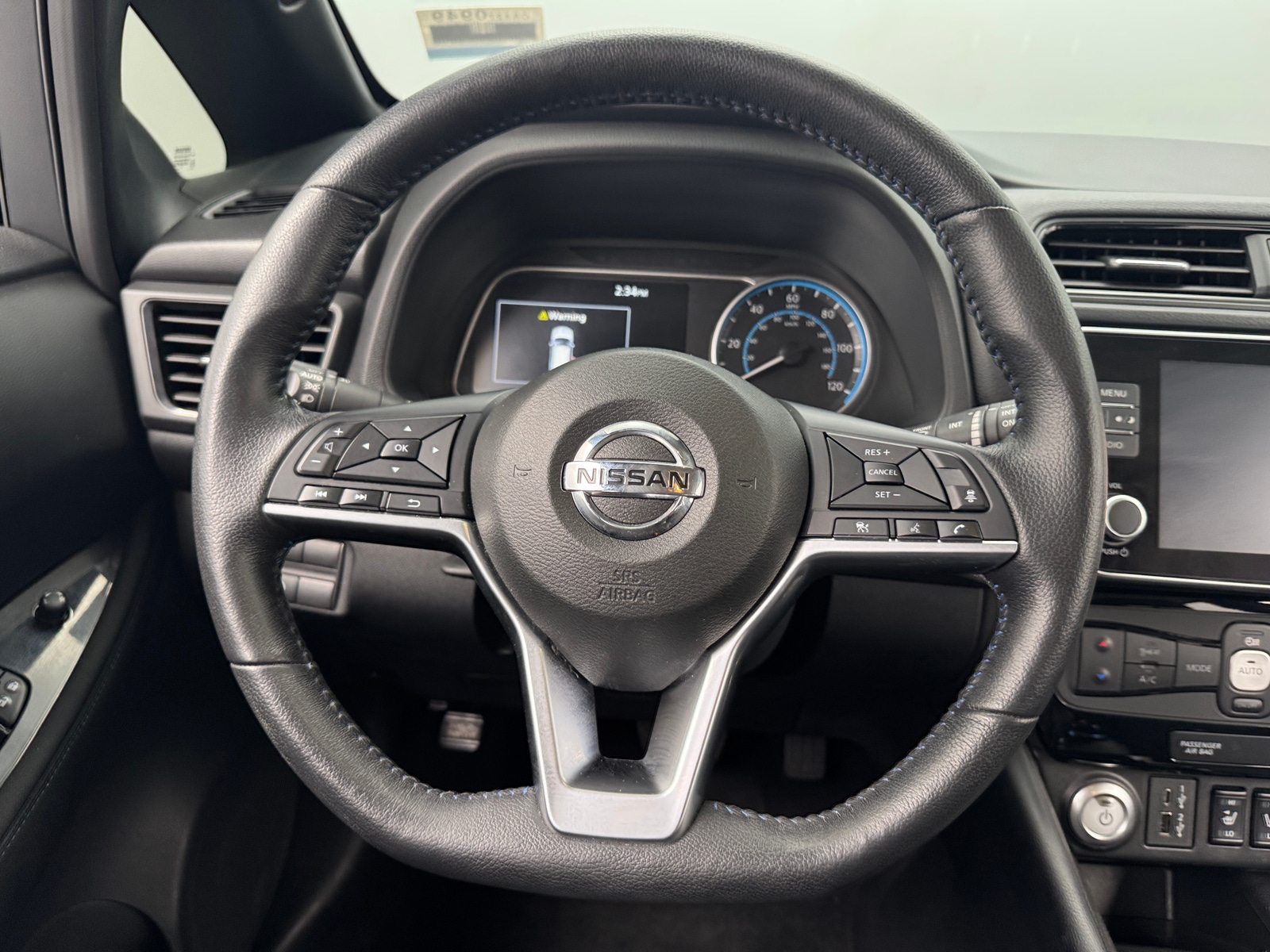 Thumbnail: 2022 Nissan Leaf - 5