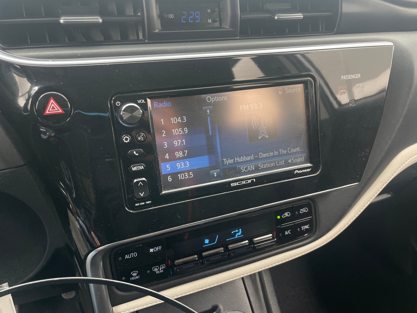 Thumbnail: 2016 Scion iM - 4