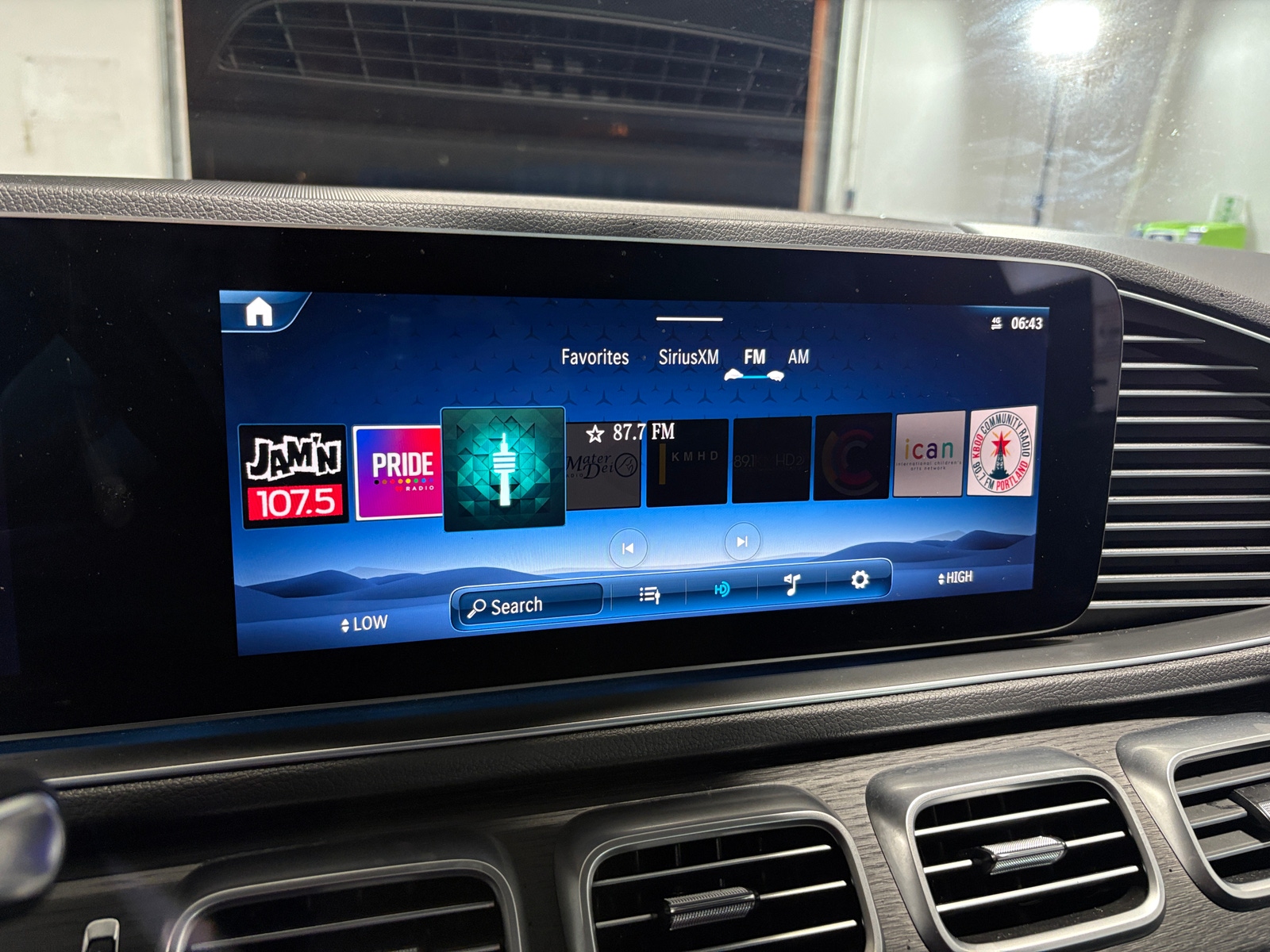 Thumbnail: 2025 Mercedes-Benz GLE - 3