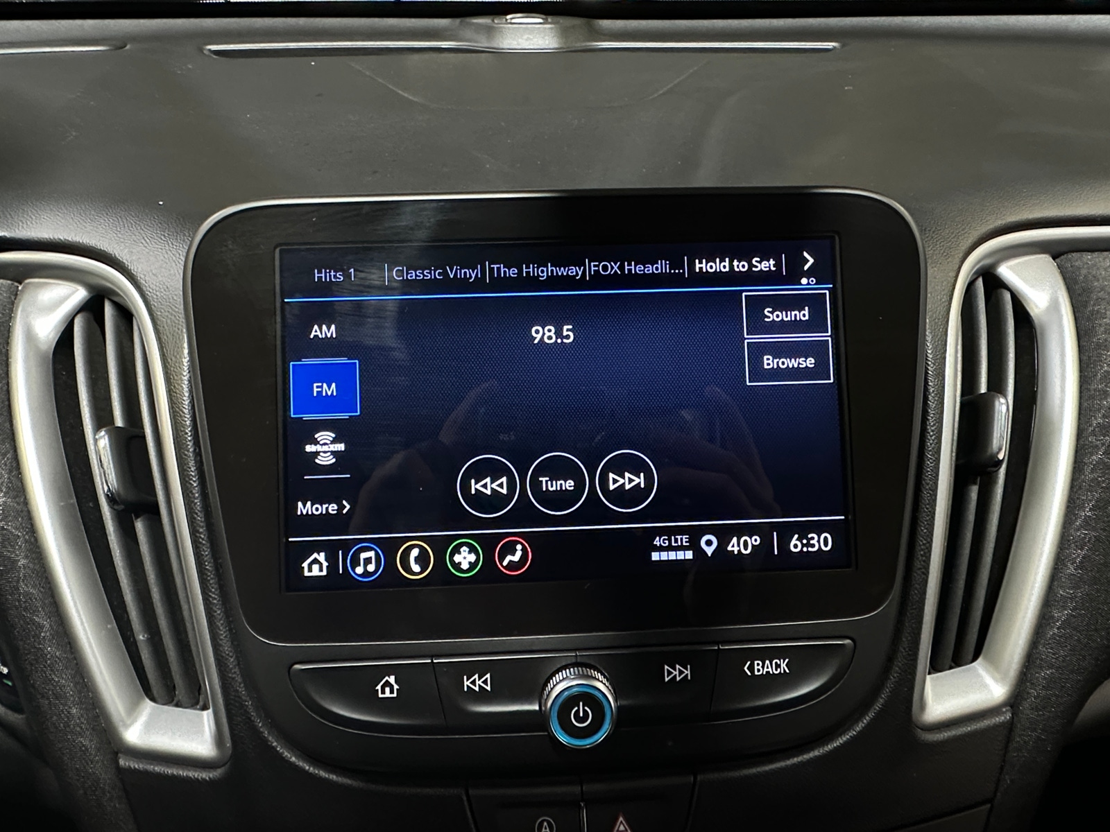 Thumbnail: 2024 Chevrolet Malibu - 4