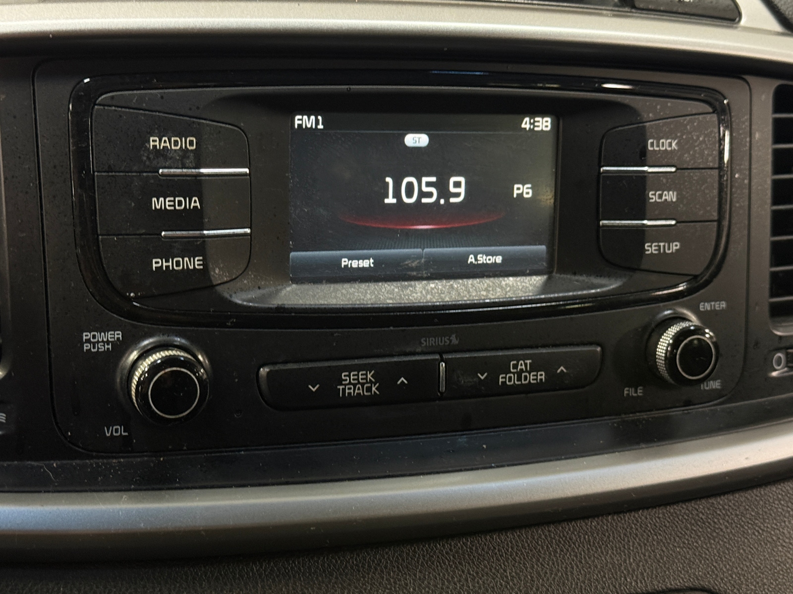 Thumbnail: 2017 Kia Sorento - 4