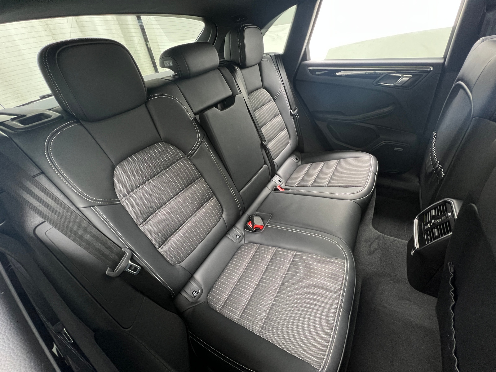 Thumbnail: 2023 Porsche Macan - 5