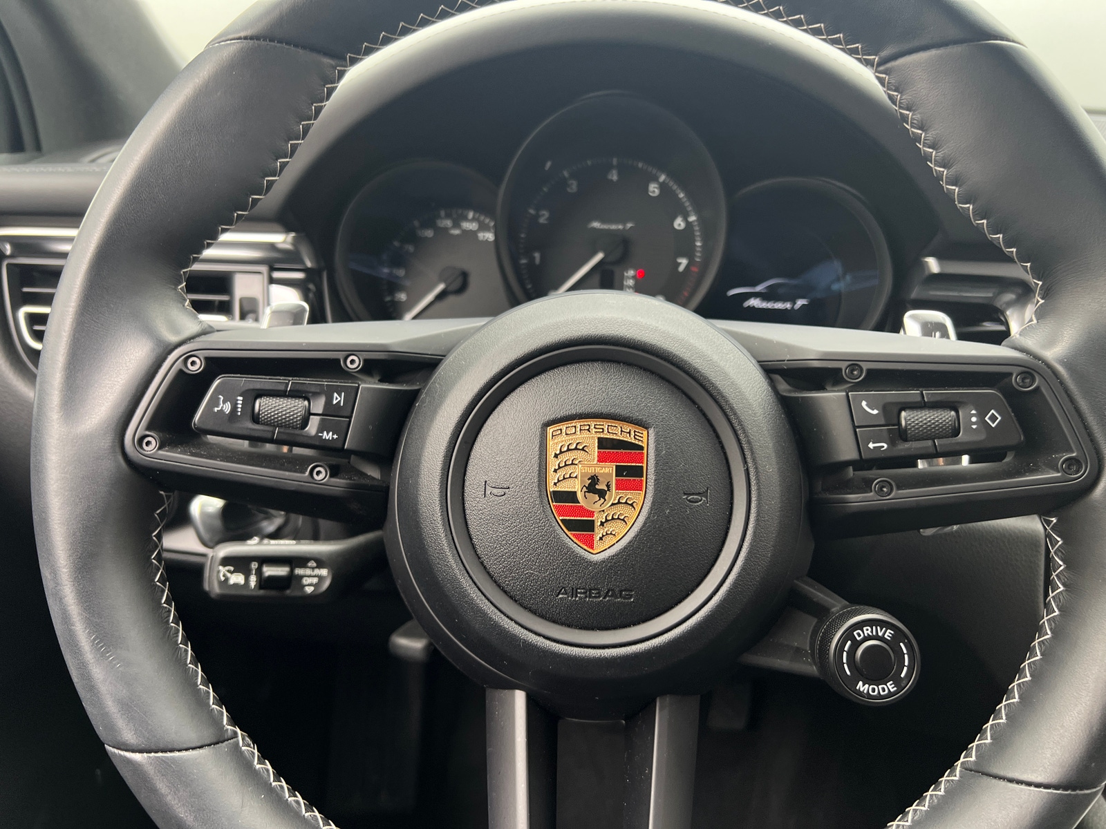 Thumbnail: 2023 Porsche Macan - 4