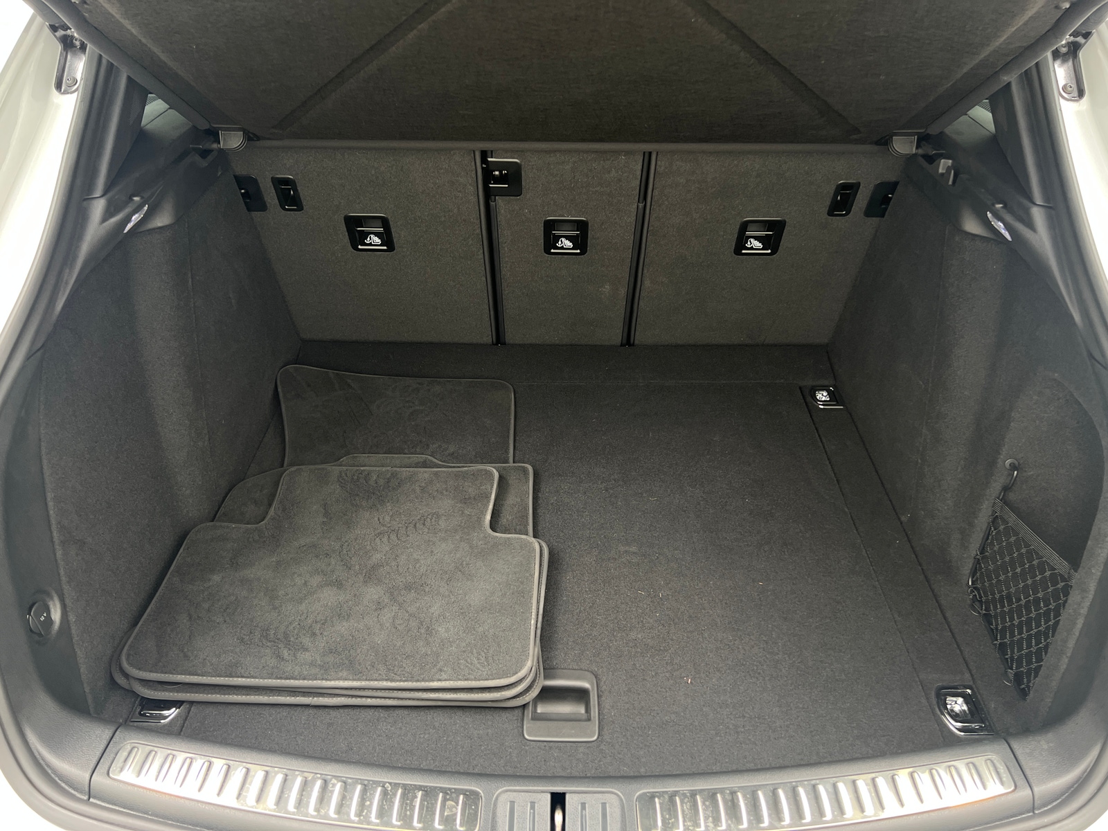 Thumbnail: 2023 Porsche Macan - 6