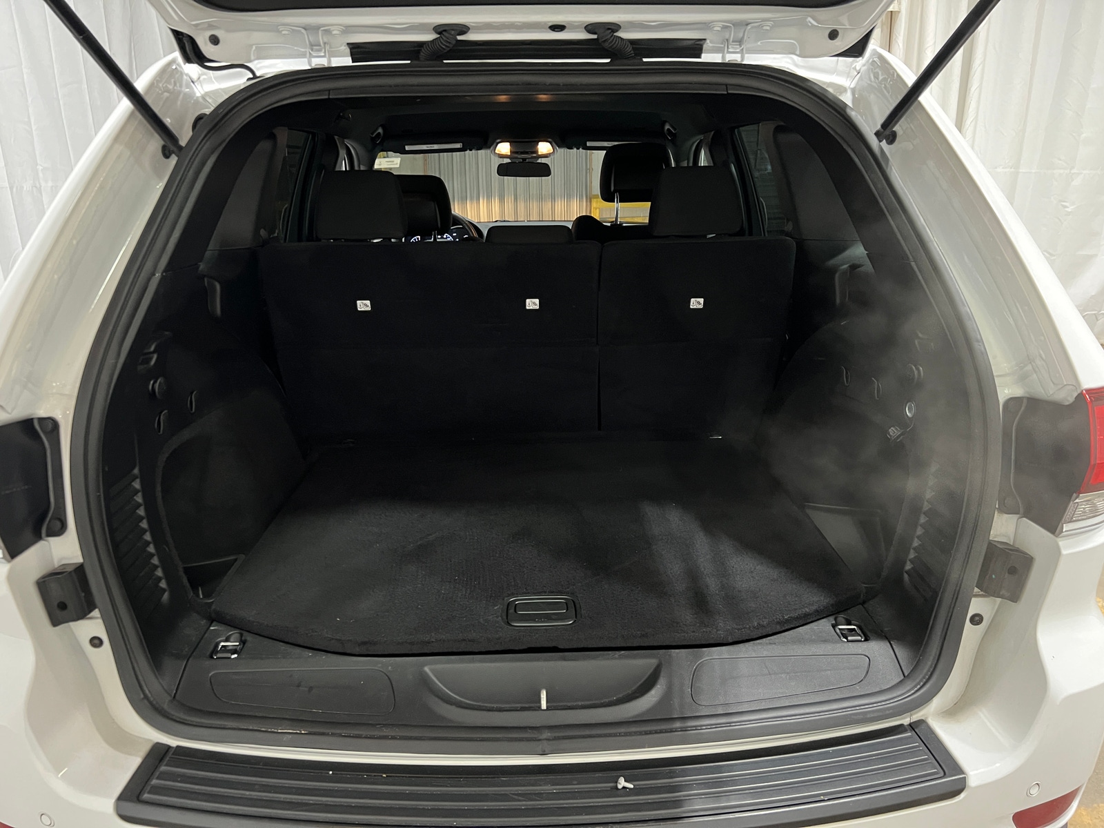 Thumbnail: 2020 Jeep Grand Cherokee - 7