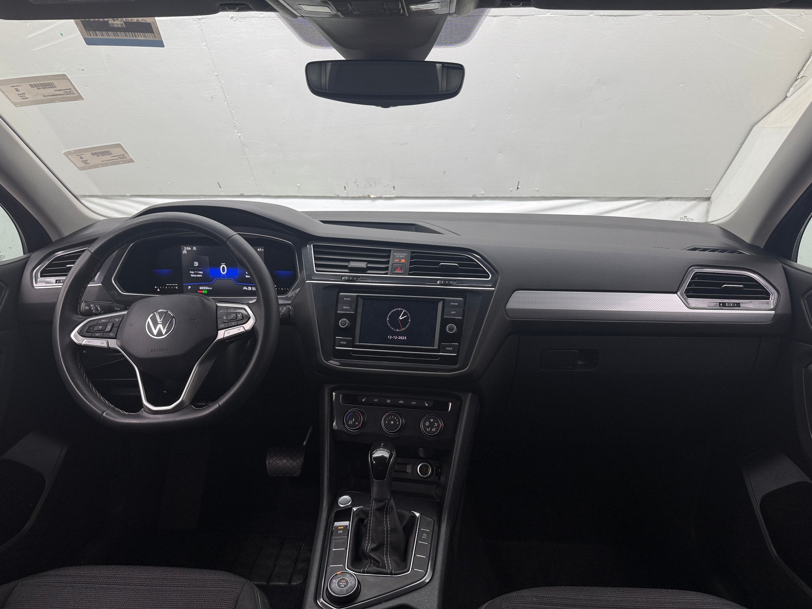 Thumbnail: 2022 Volkswagen Tiguan - 3