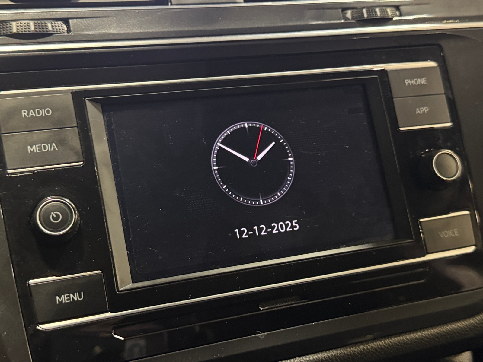 Thumbnail: 2022 Volkswagen Tiguan - 4