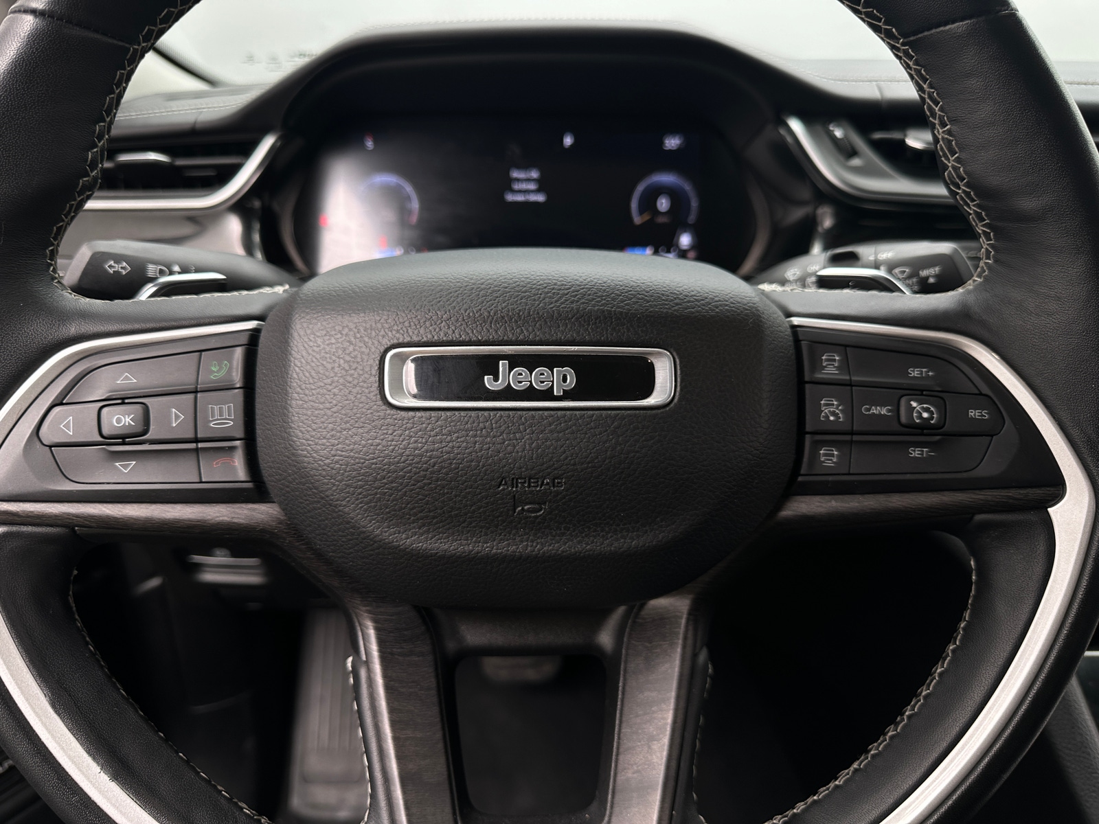 Thumbnail: 2022 Jeep Grand Cherokee L - 4