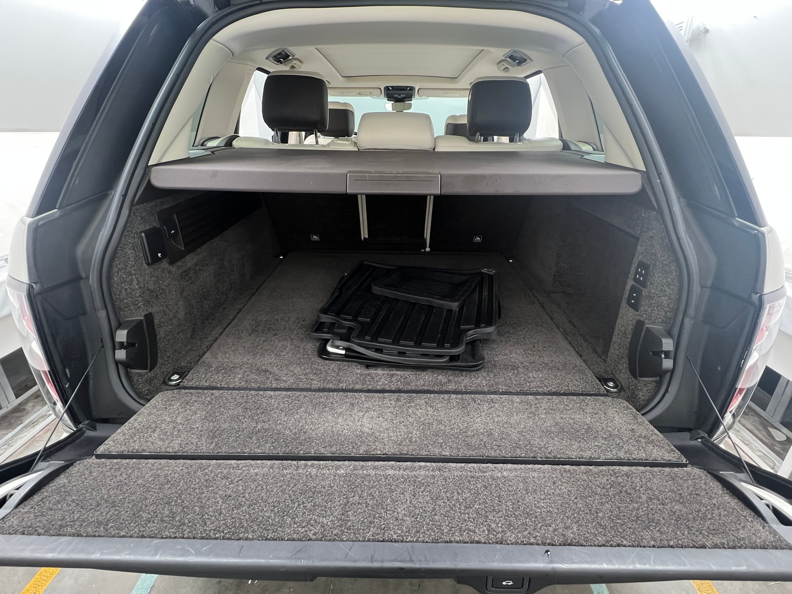 Thumbnail: 2019 Land Rover Range Rover - 6