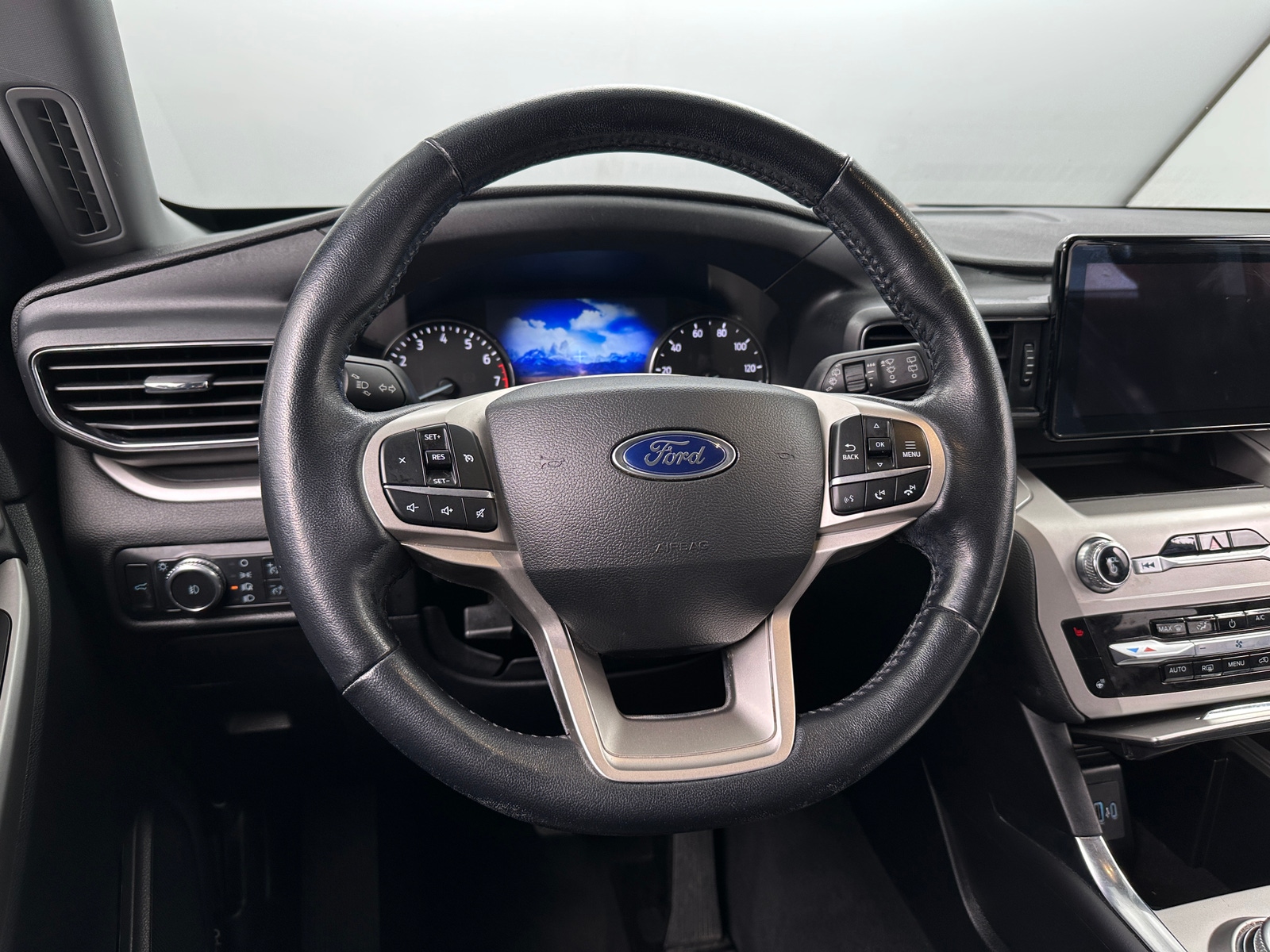 Thumbnail: 2022 Ford Explorer - 4