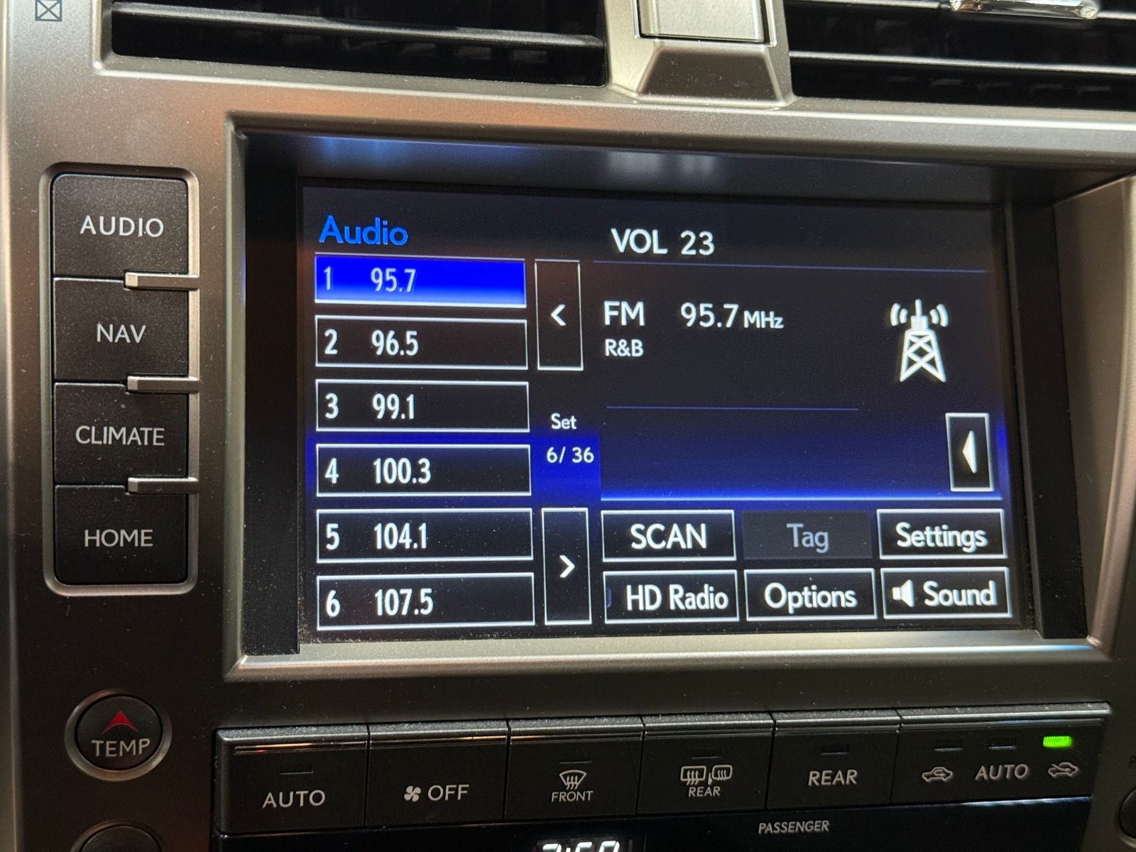 Thumbnail: 2018 Lexus GX - 3