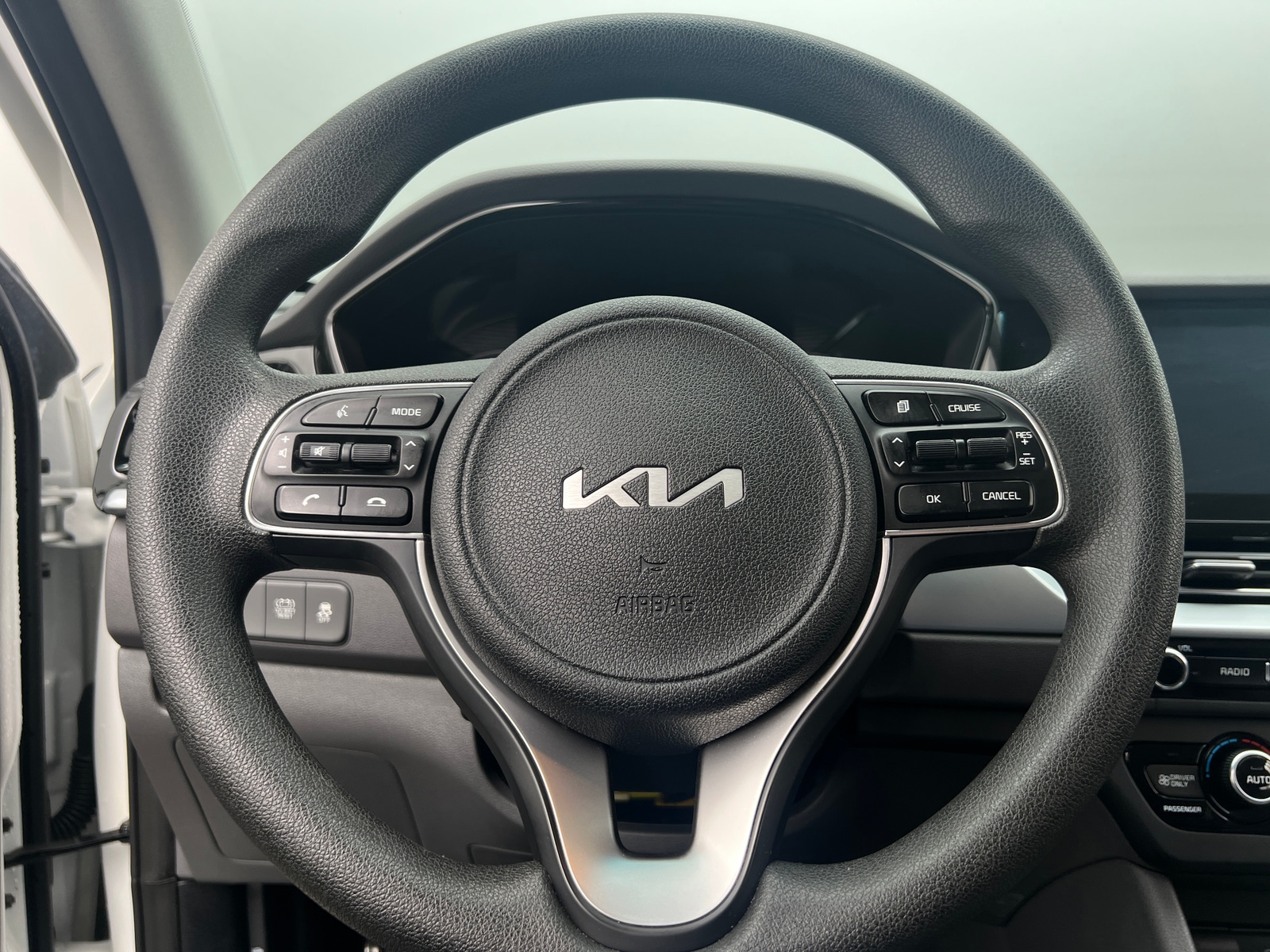 Thumbnail: 2022 Kia Niro - 5