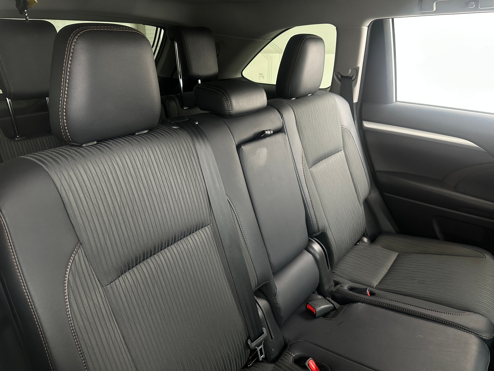 Thumbnail: 2017 Toyota Highlander - 6