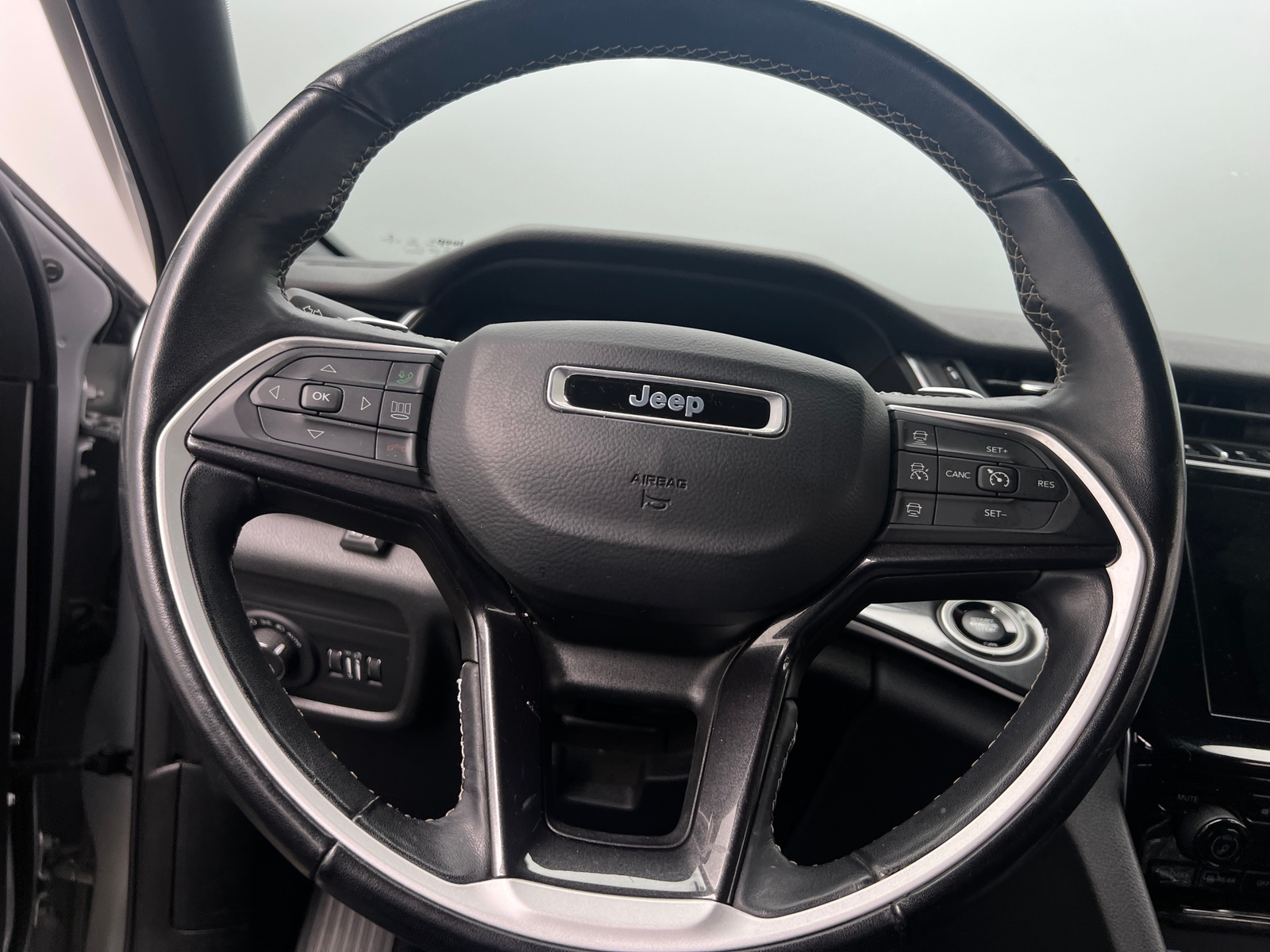 Thumbnail: 2022 Jeep Grand Cherokee L - 4