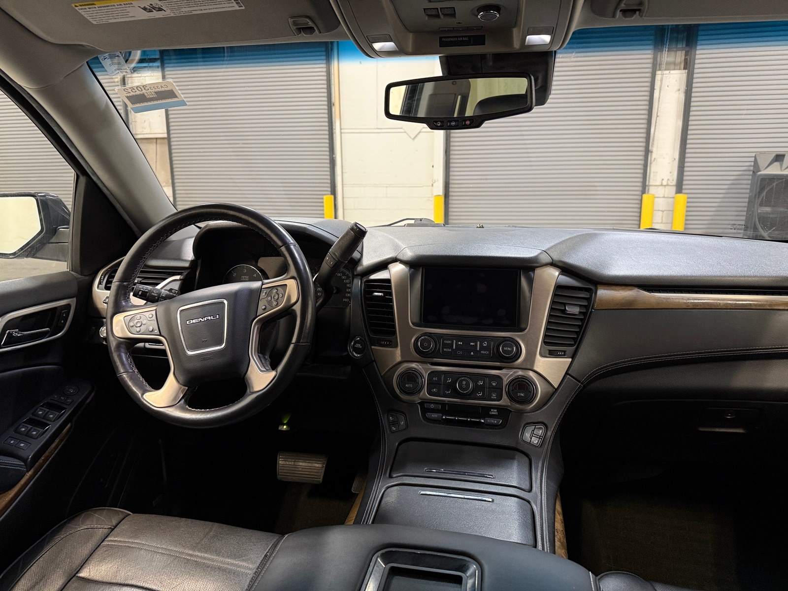 Thumbnail: 2017 GMC Yukon XL - 3