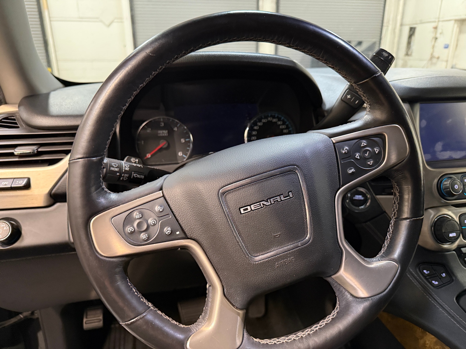 Thumbnail: 2017 GMC Yukon XL - 5