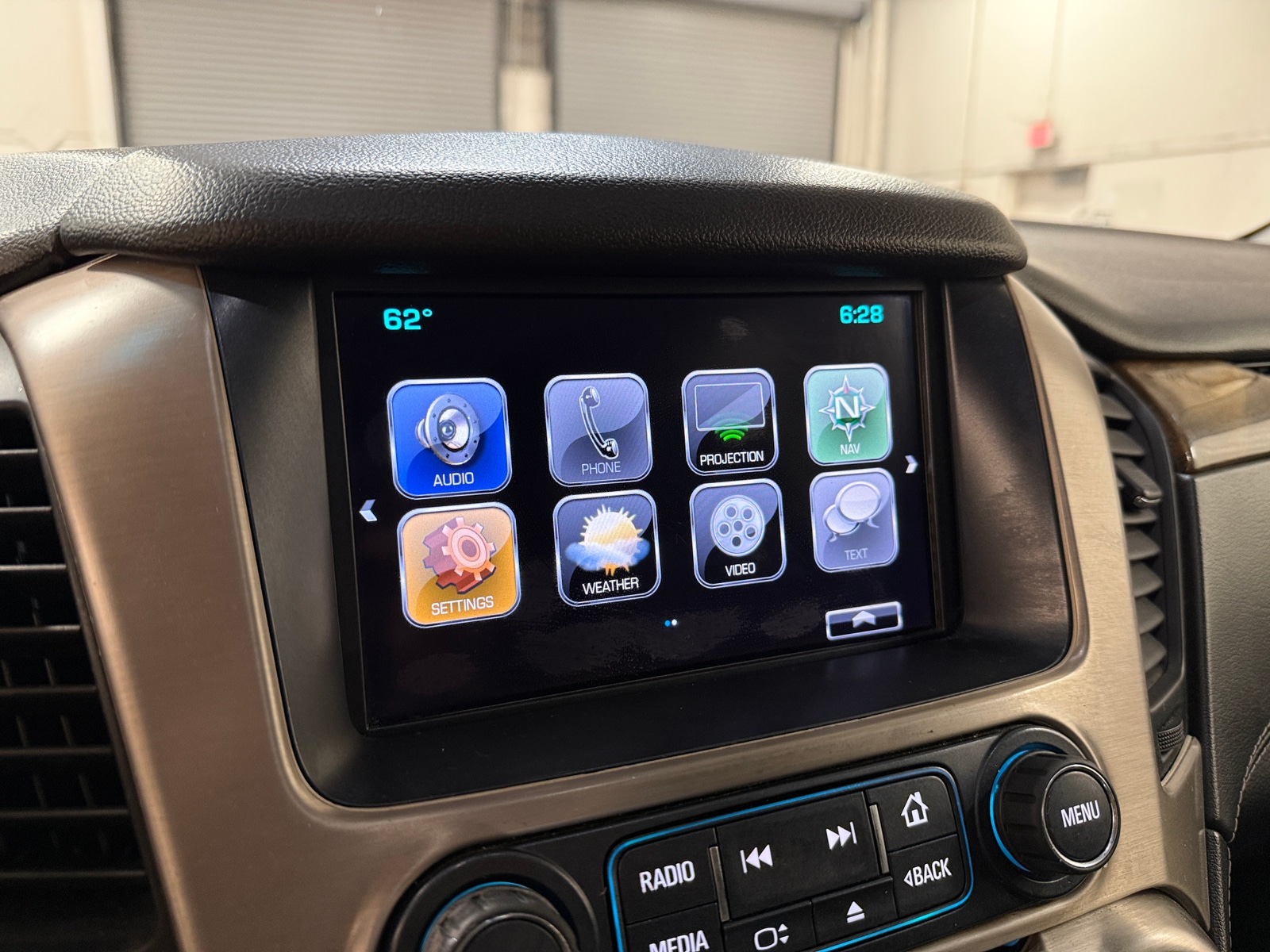 Thumbnail: 2017 GMC Yukon XL - 4