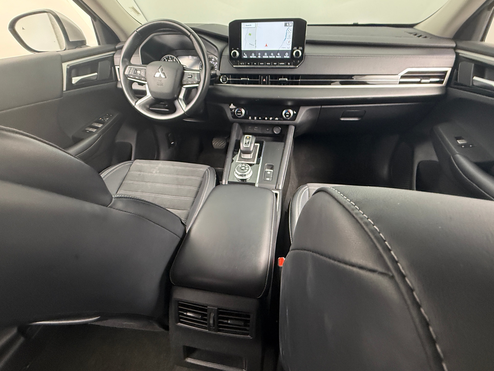 Thumbnail: 2024 Mitsubishi Outlander - 2