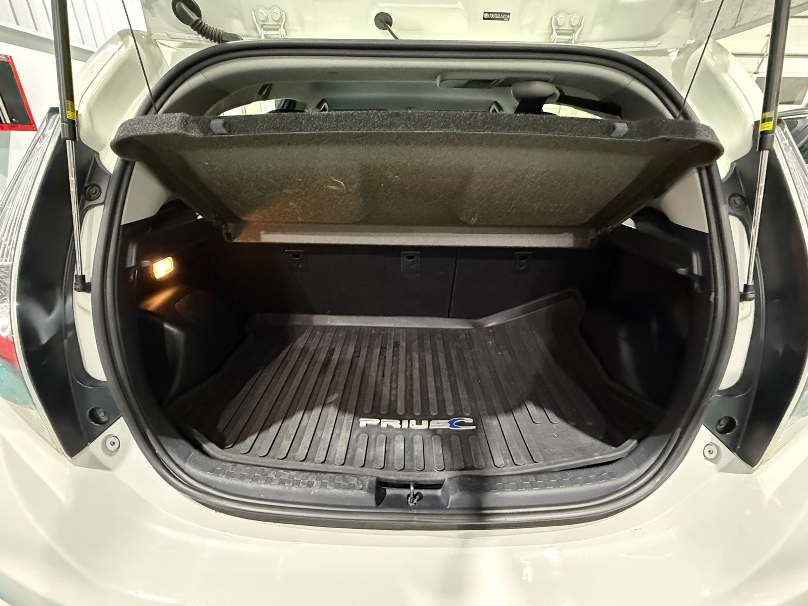 Thumbnail: 2018 Toyota Prius c - 7