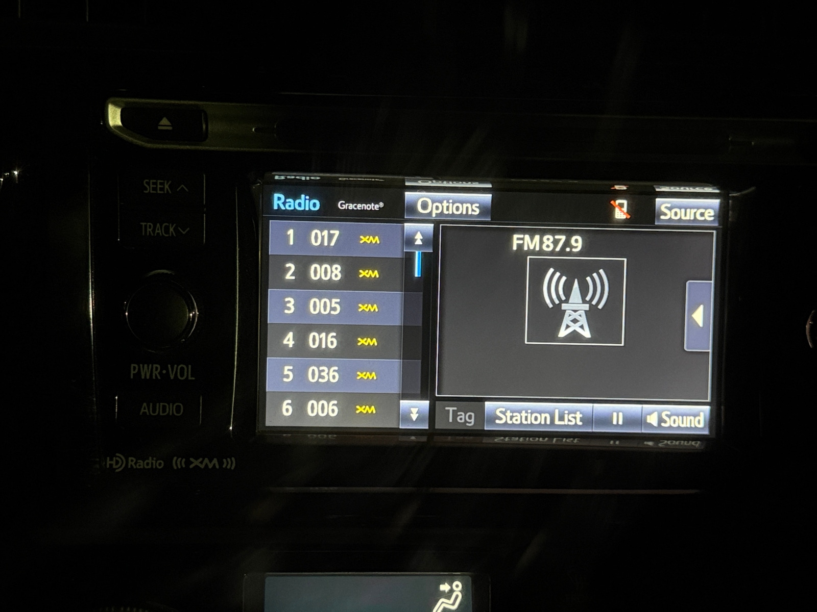 Thumbnail: 2018 Toyota Prius c - 4