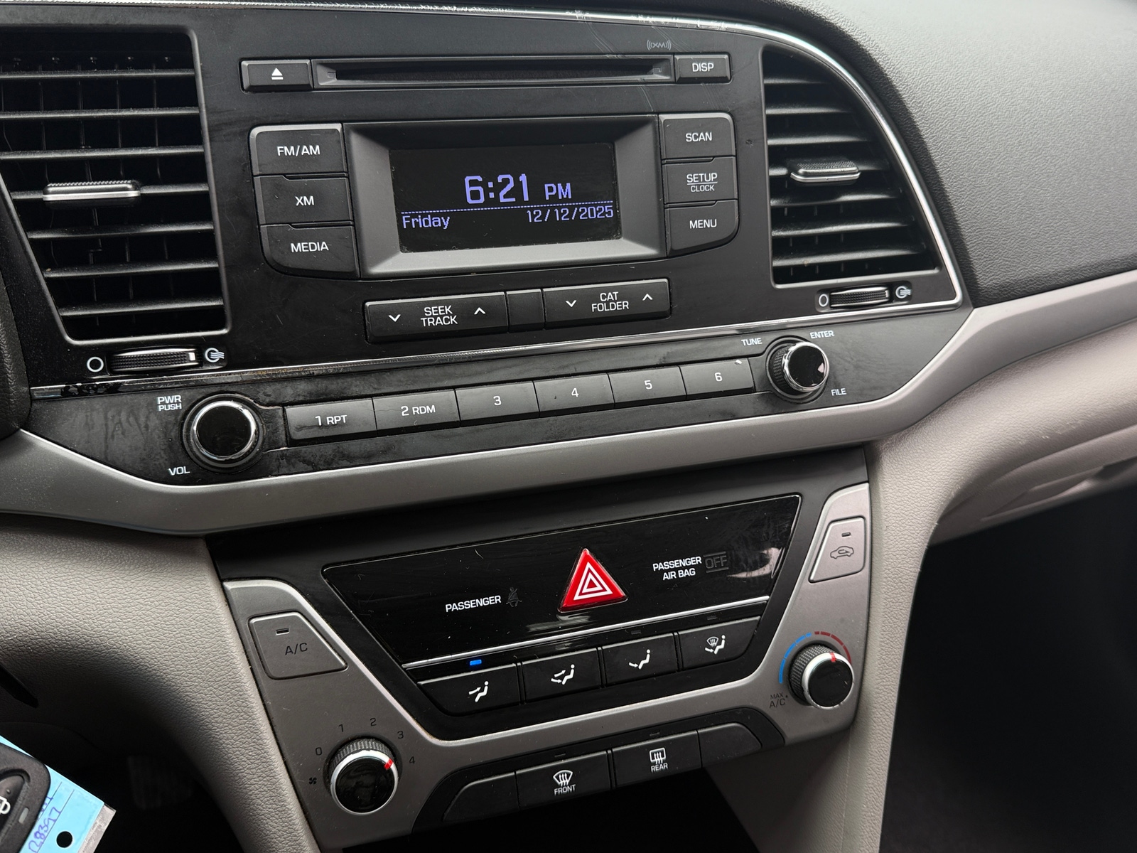 Thumbnail: 2017 Hyundai Elantra - 4