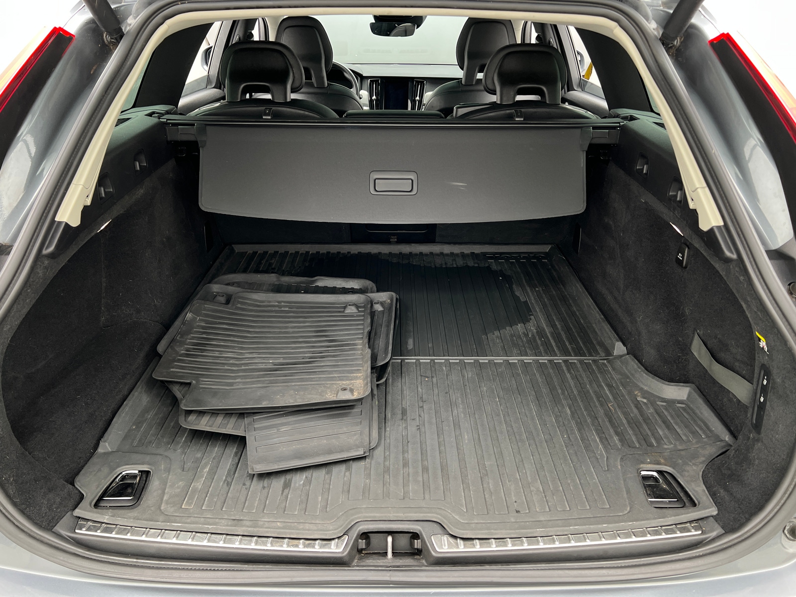 Thumbnail: 2018 Volvo V90 - 6