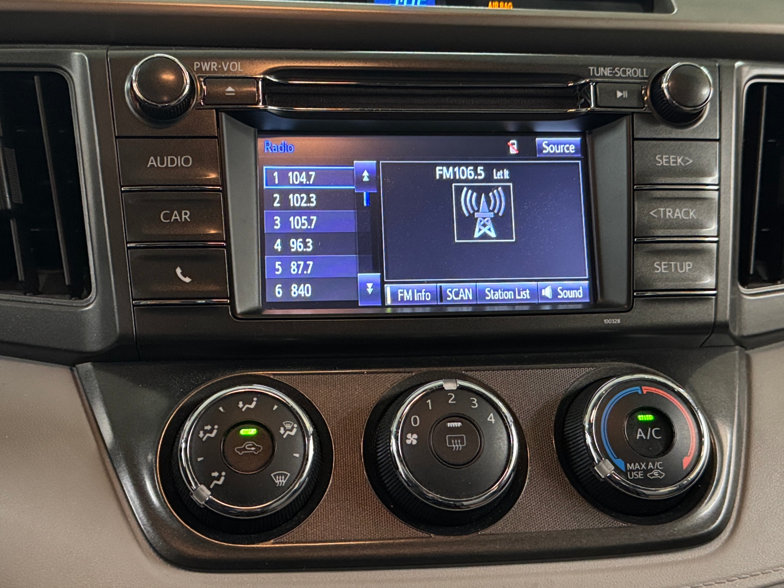 Thumbnail: 2015 Toyota RAV4 - 4