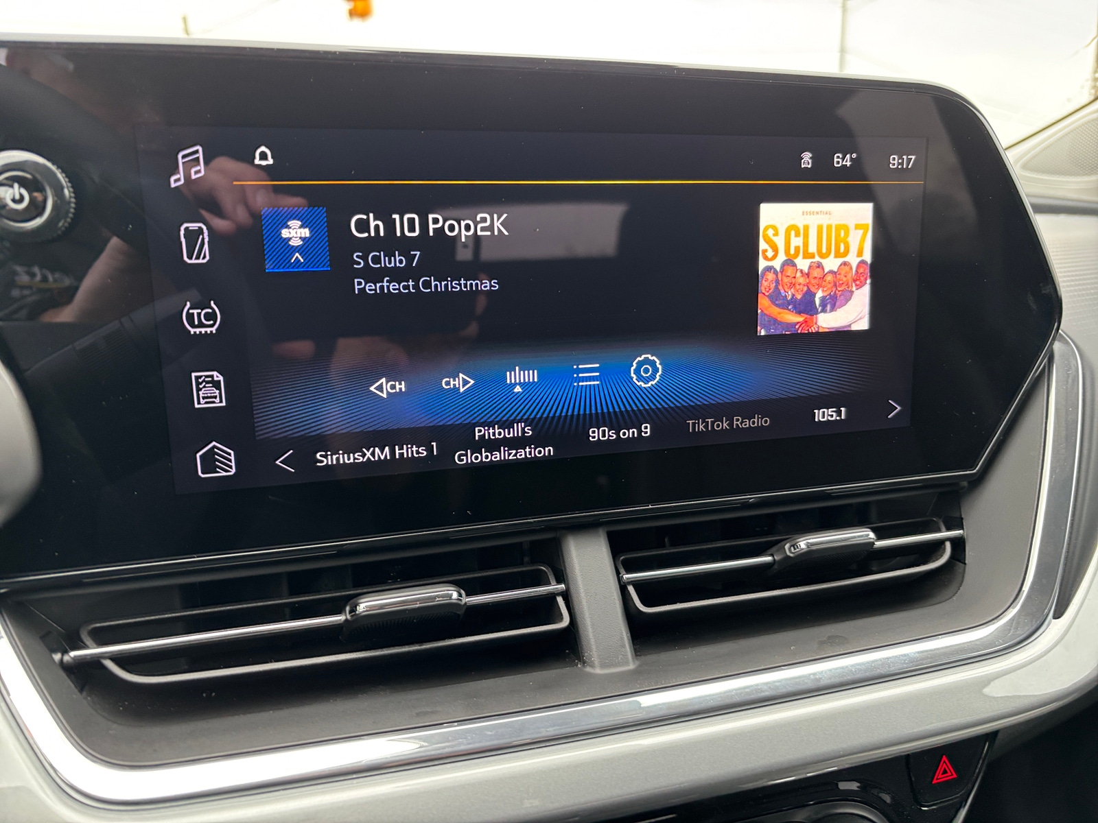 Thumbnail: 2025 Chevrolet Trax - 4